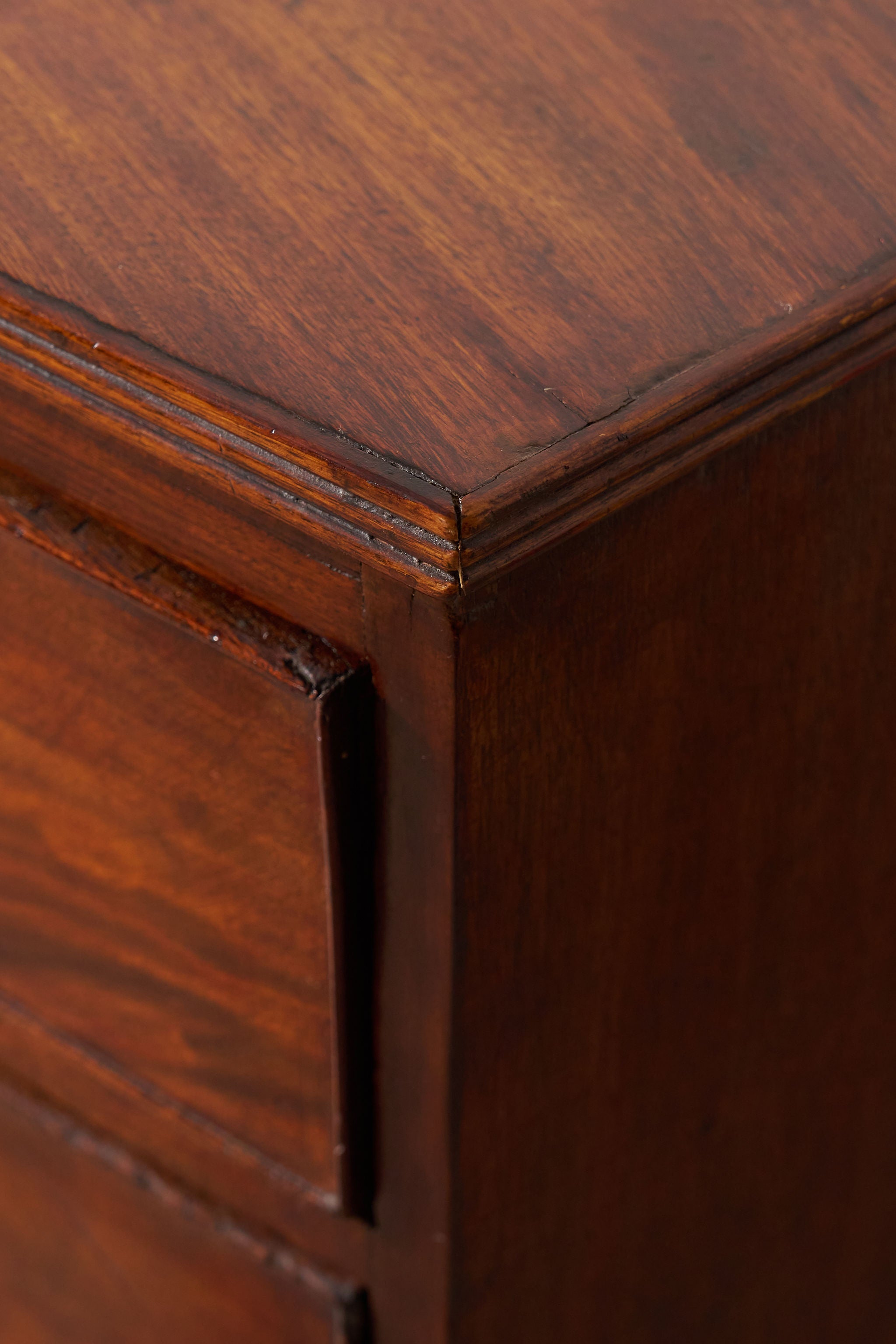 19th Century Victorian Flame Mahogany Bowfront Chest With Urn Hardware