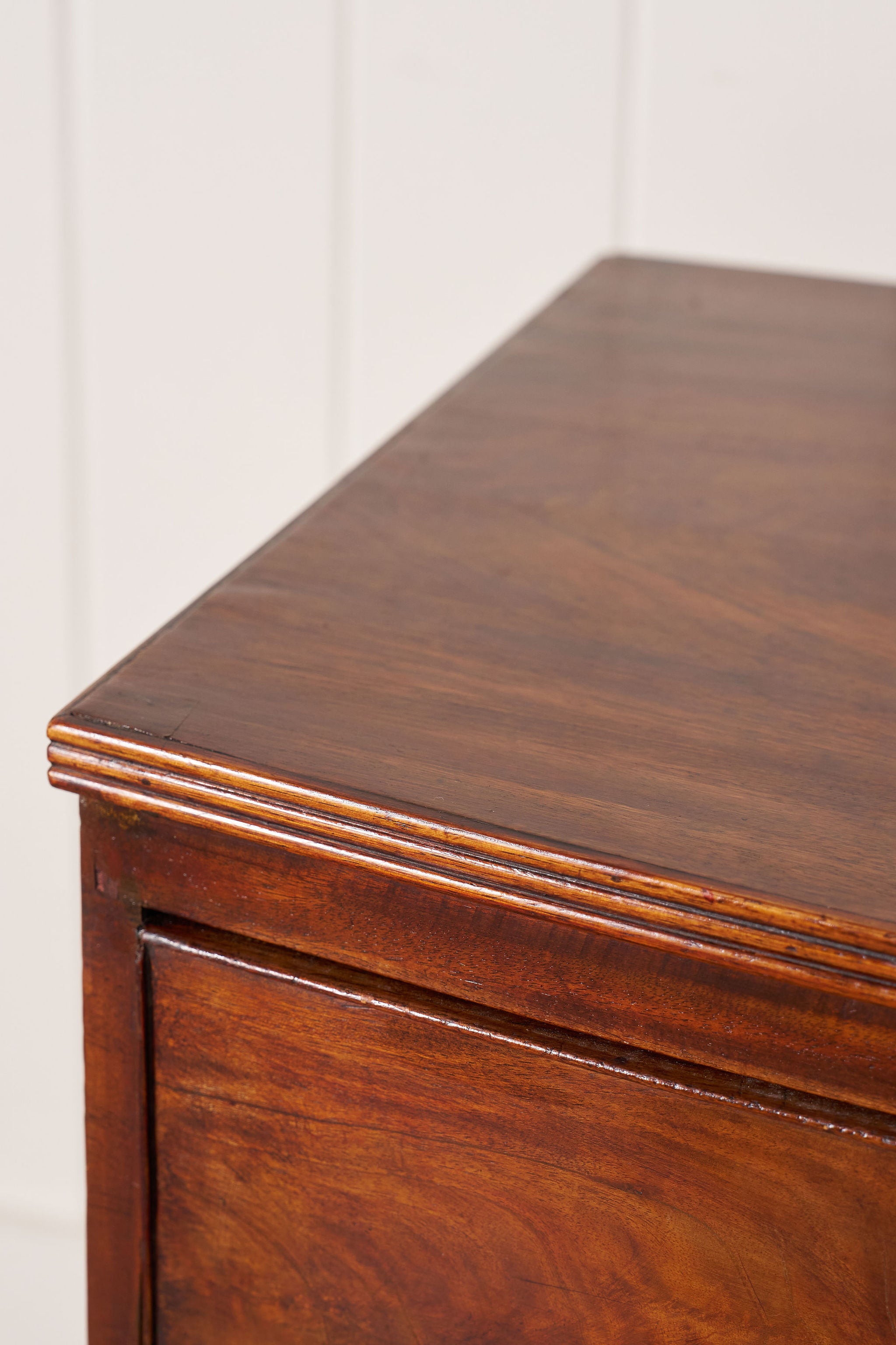19th Century Victorian Flame Mahogany Bowfront Chest With Urn Hardware