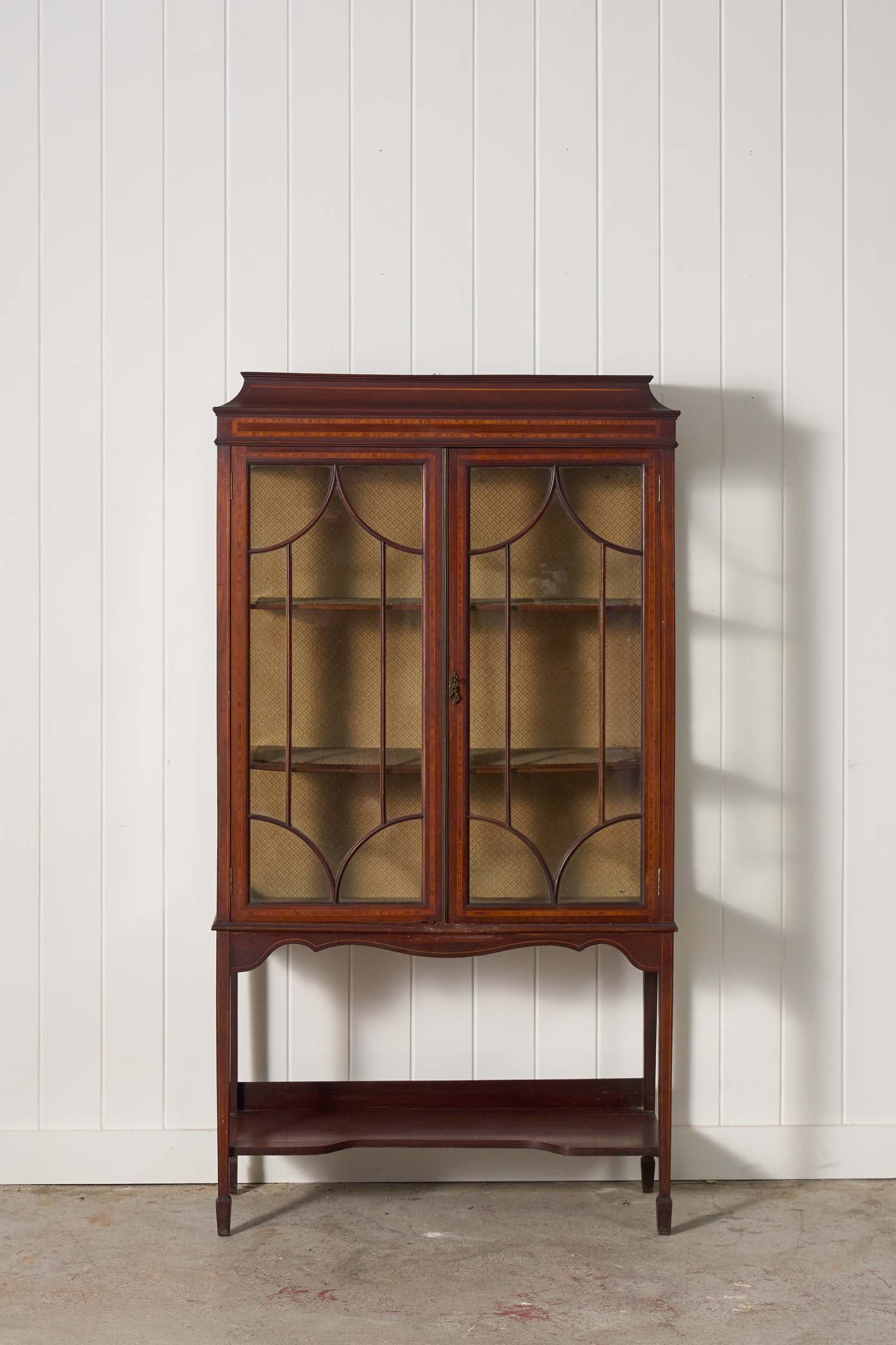 Edwardian Sheraton Revival Mahogany Glass Front Display Case on Spade Legs (c. 1910)