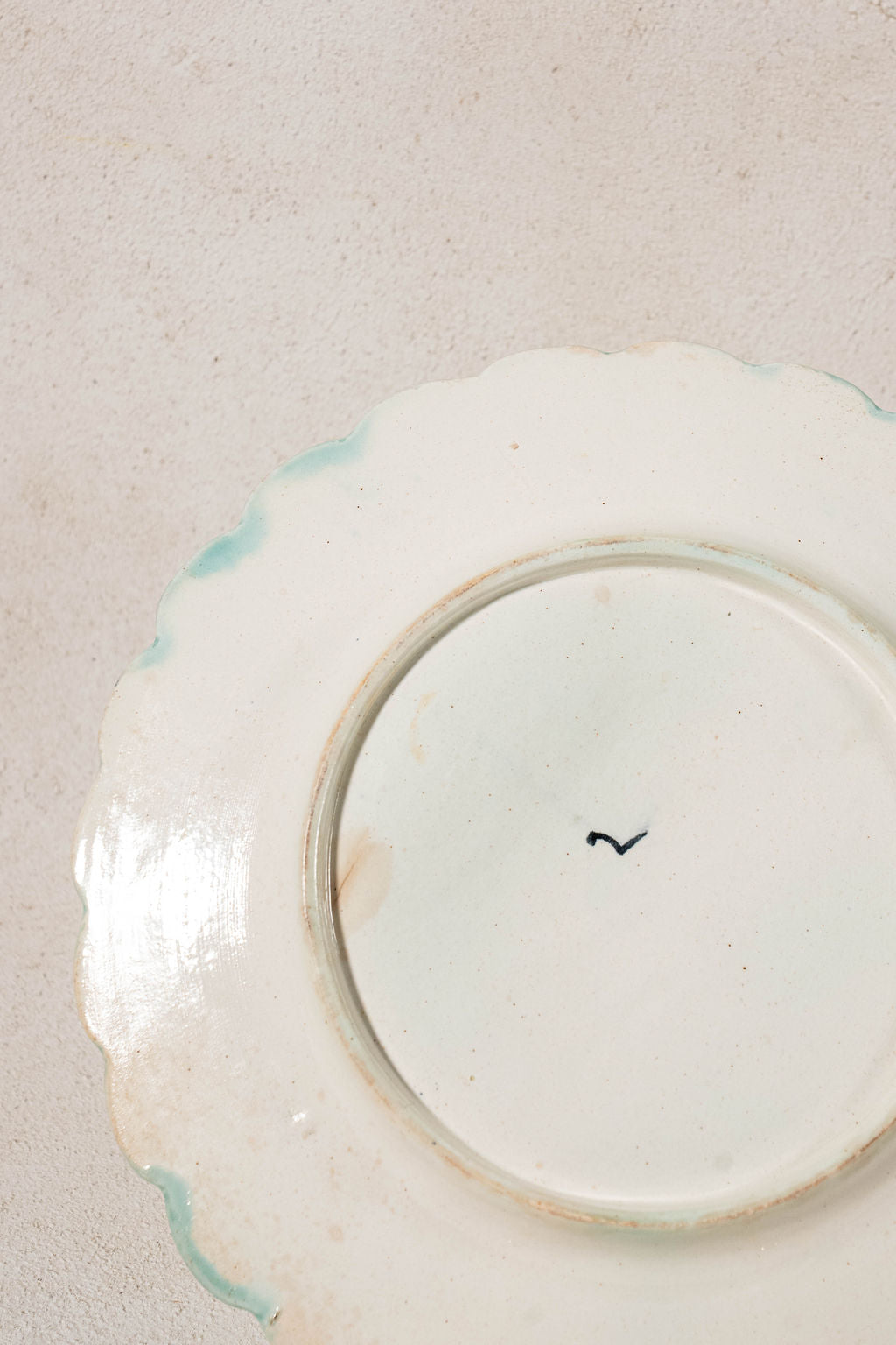 19th Century French Asparagus Majolica Plate with Scalloped Edge (c. 1890)
