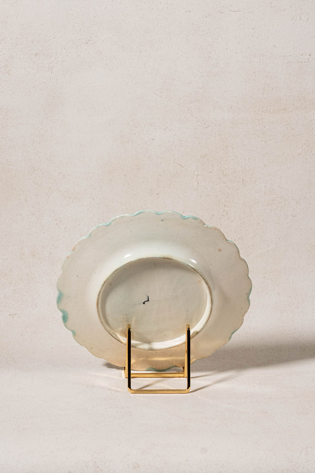 19th Century French Asparagus Majolica Plate with Scalloped Edge (c. 1890)