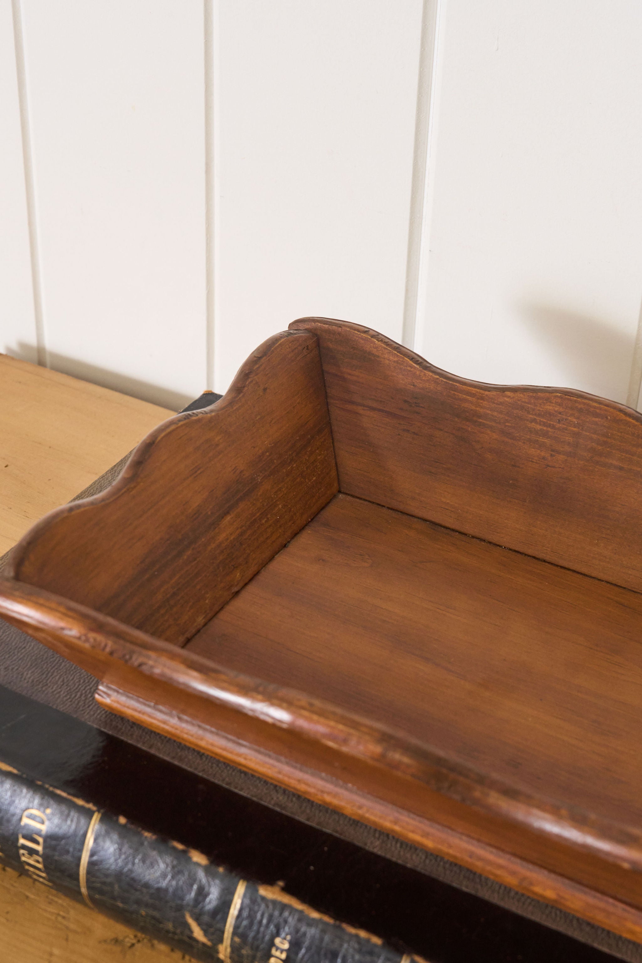 Scalloped Pine Wood Tray