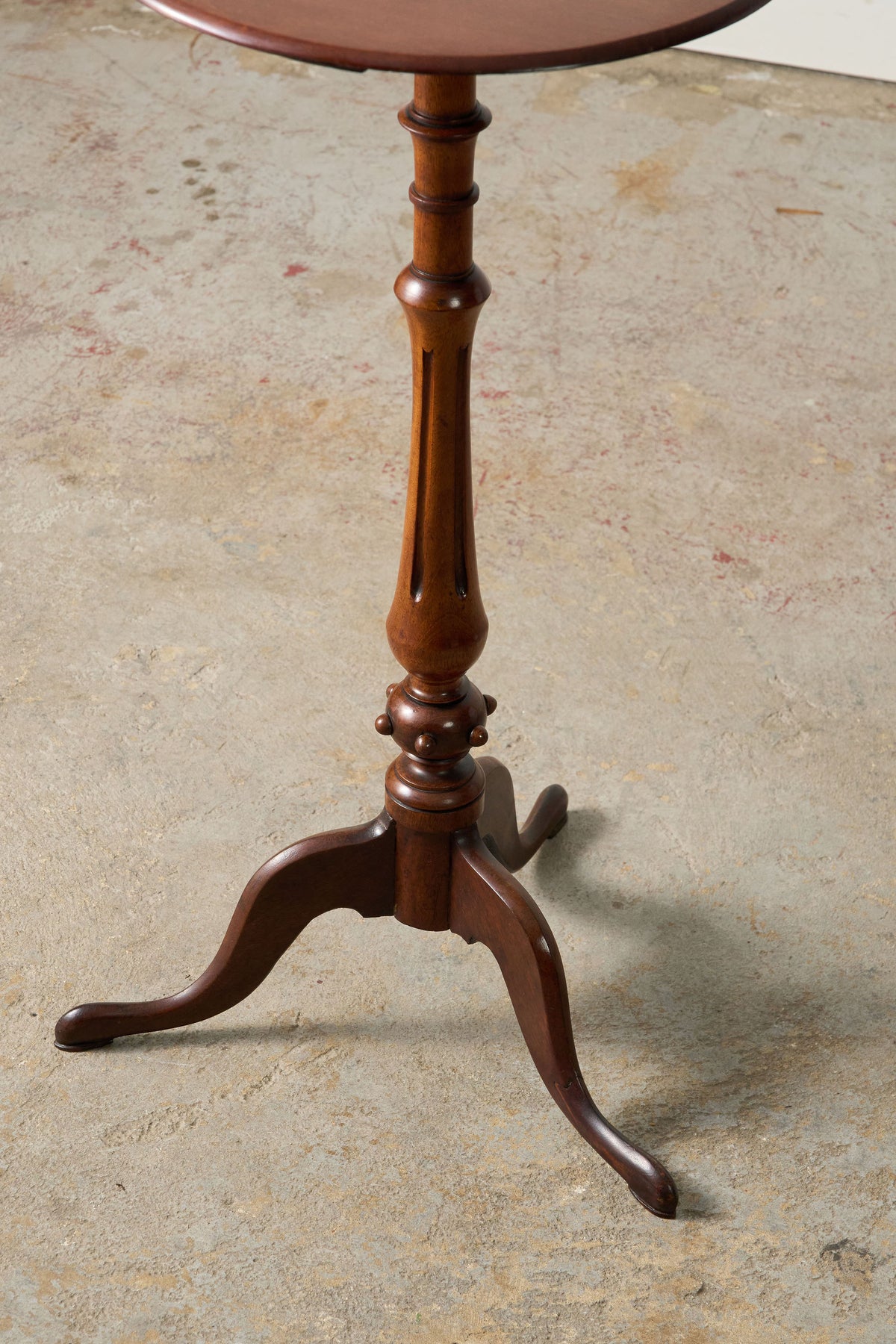 Victorian Mahogany Wine Table with Unique Bulbous Base Accent