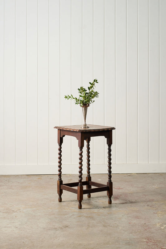 English Oak Square Barley Twist Side Table with Scalloped Edge (c. 1930)