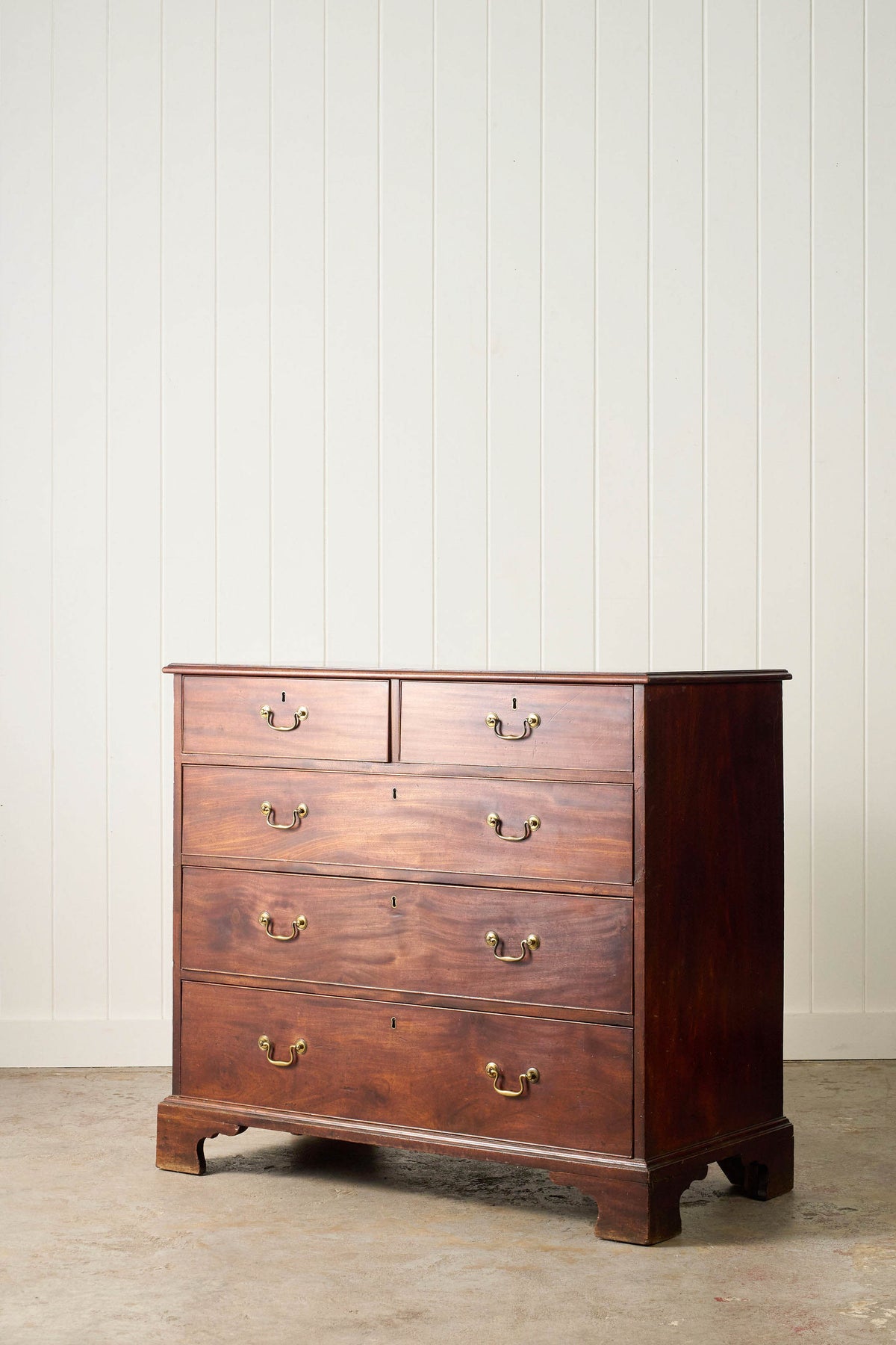 19th Century English Georgian Mahogany Chest of Drawers with Brass Swan Pulls