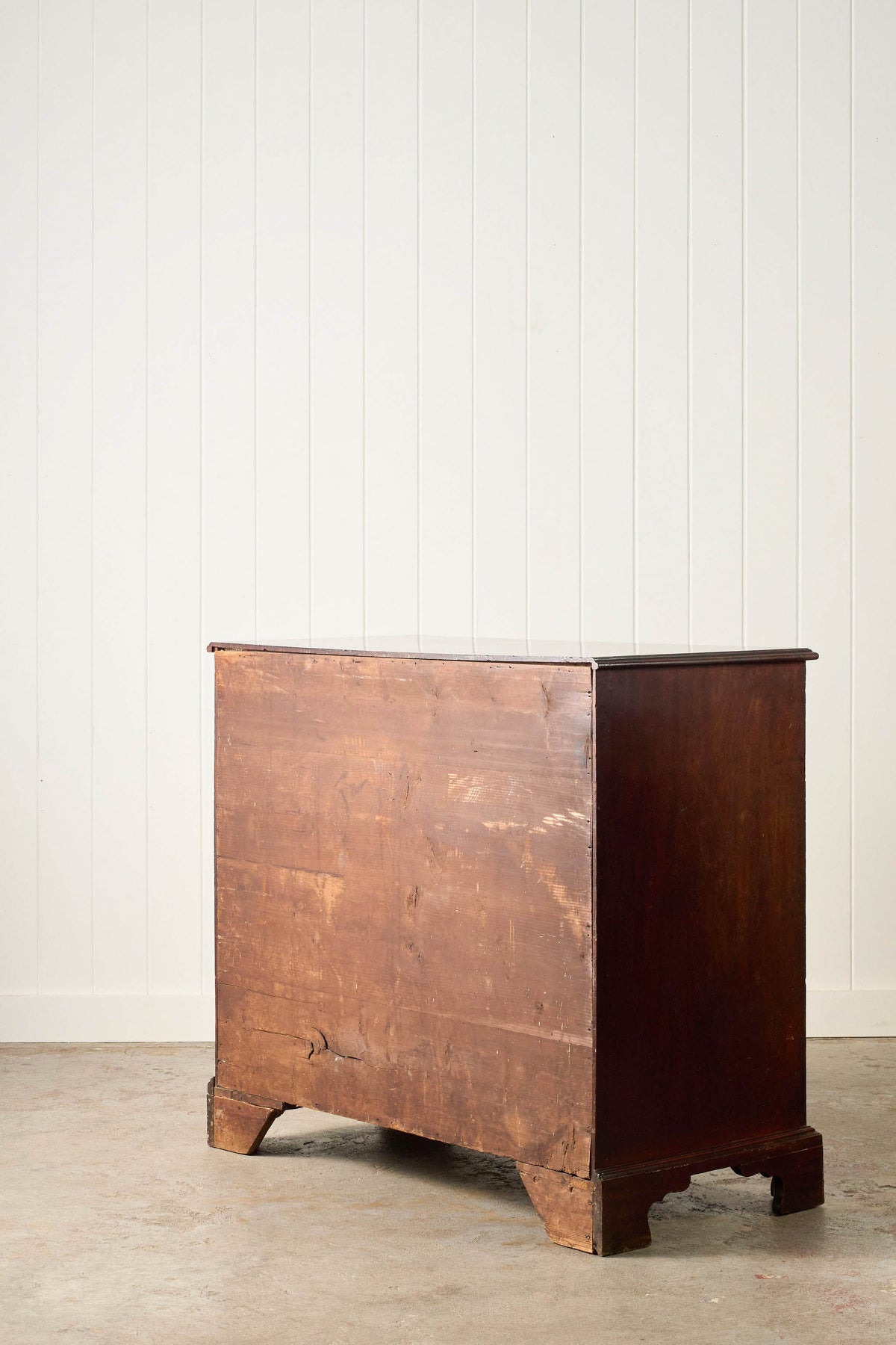 19th Century English Georgian Mahogany Chest of Drawers with Brass Swan Pulls