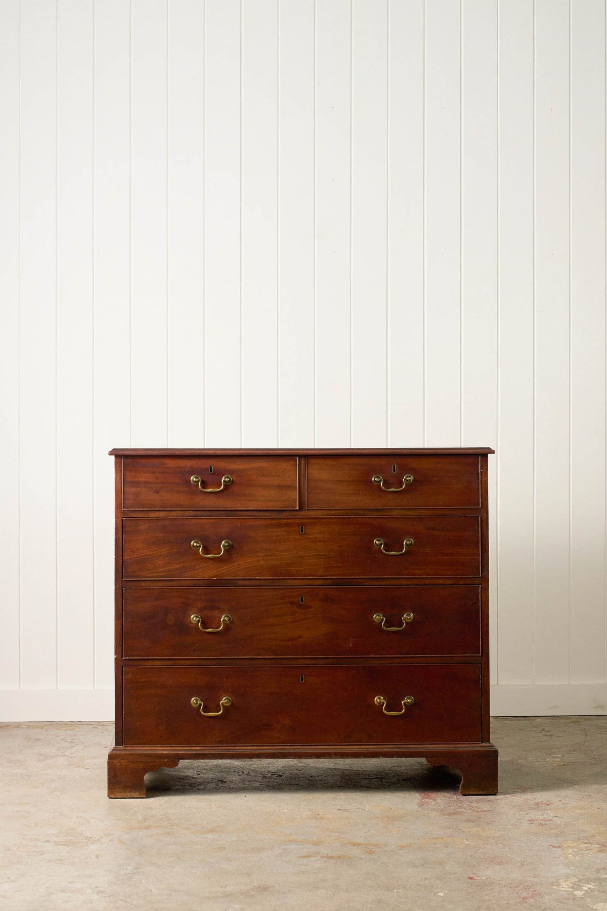 19th Century English Georgian Mahogany Chest of Drawers with Brass Swan Pulls