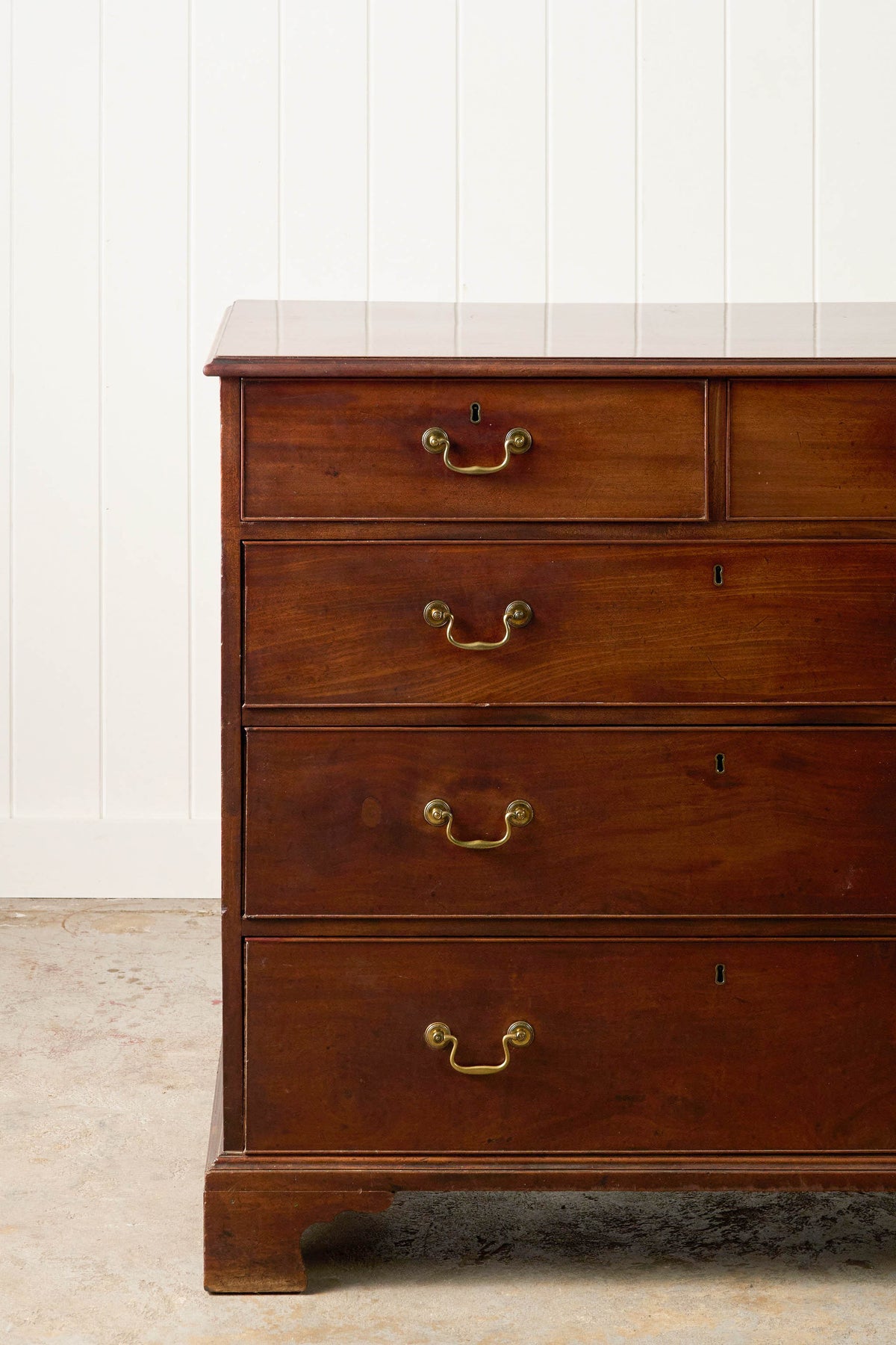 19th Century English Georgian Mahogany Chest of Drawers with Brass Swan Pulls