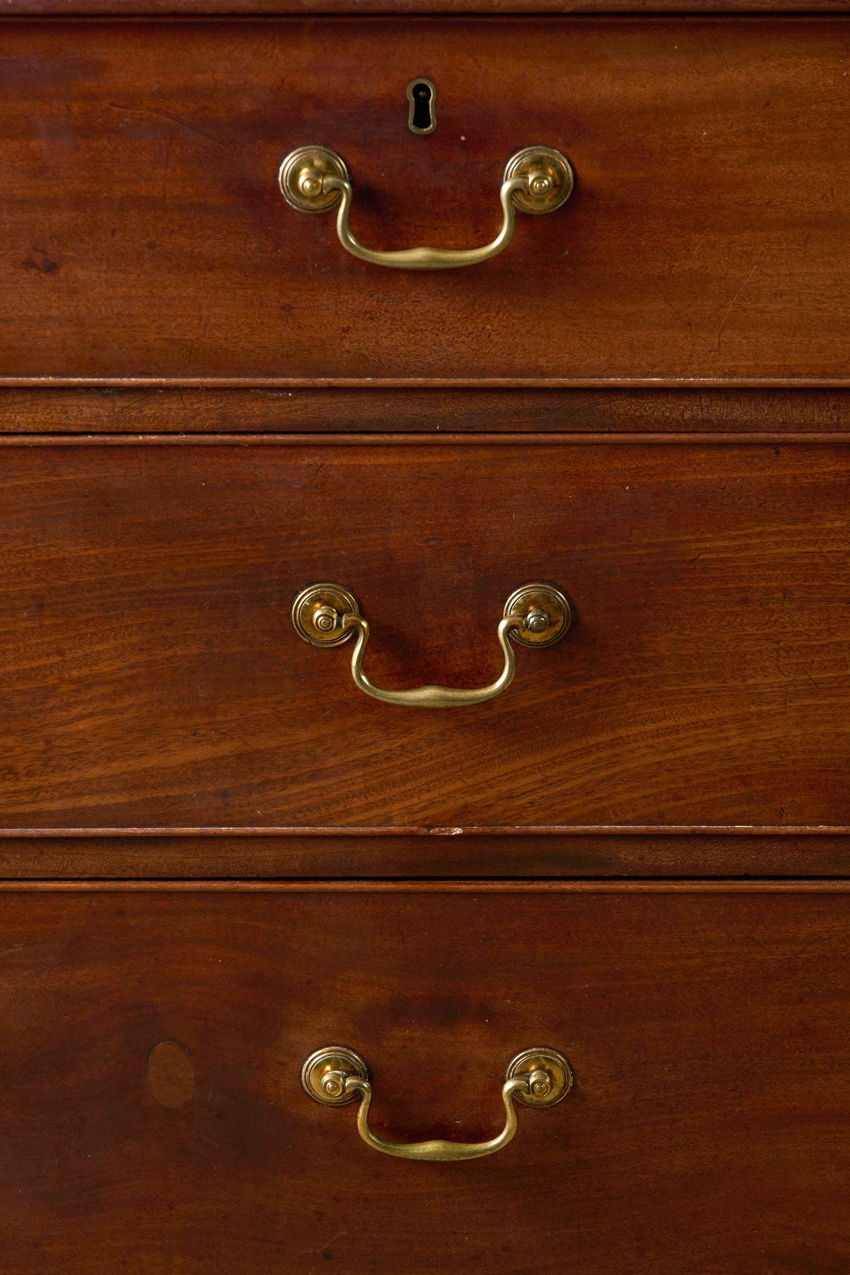 19th Century English Georgian Mahogany Chest of Drawers with Brass Swan Pulls