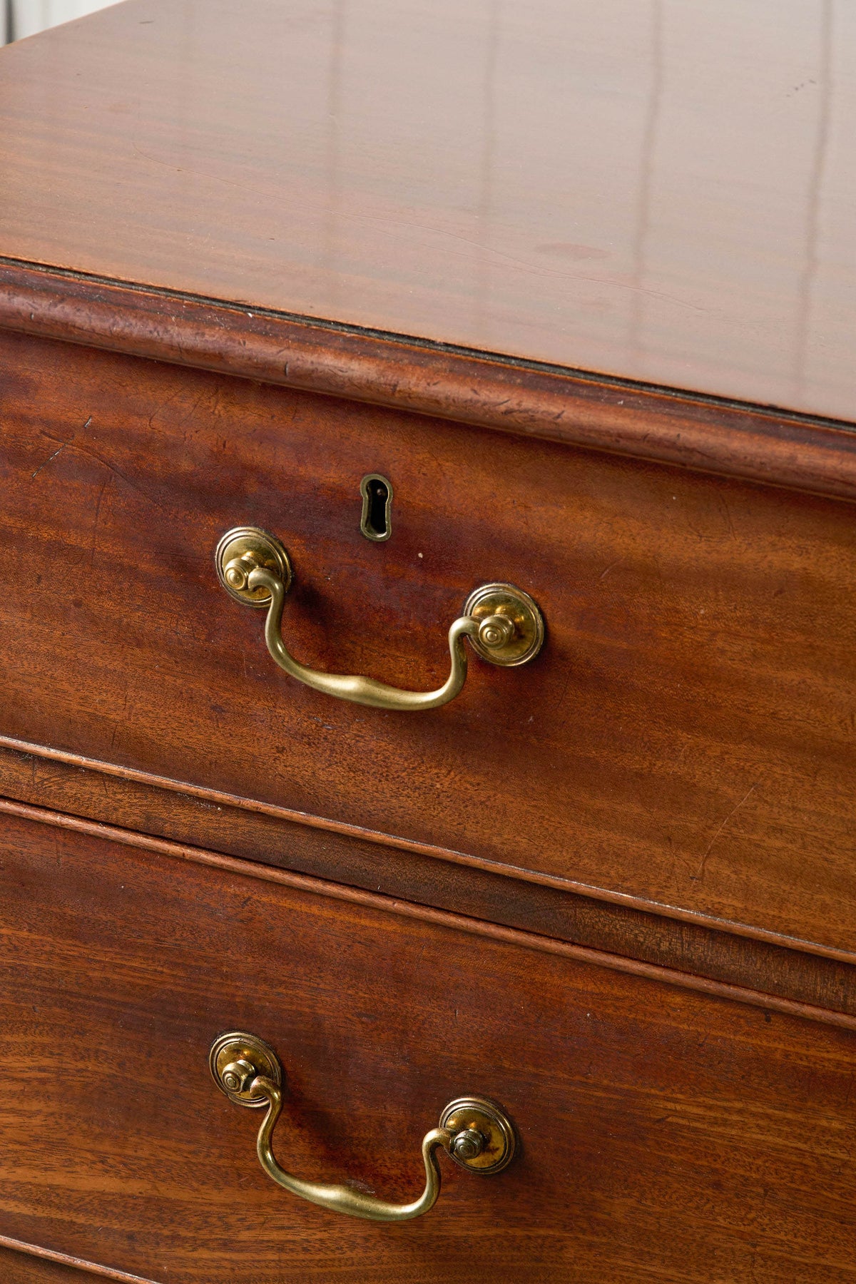 19th Century English Georgian Mahogany Chest of Drawers with Brass Swan Pulls