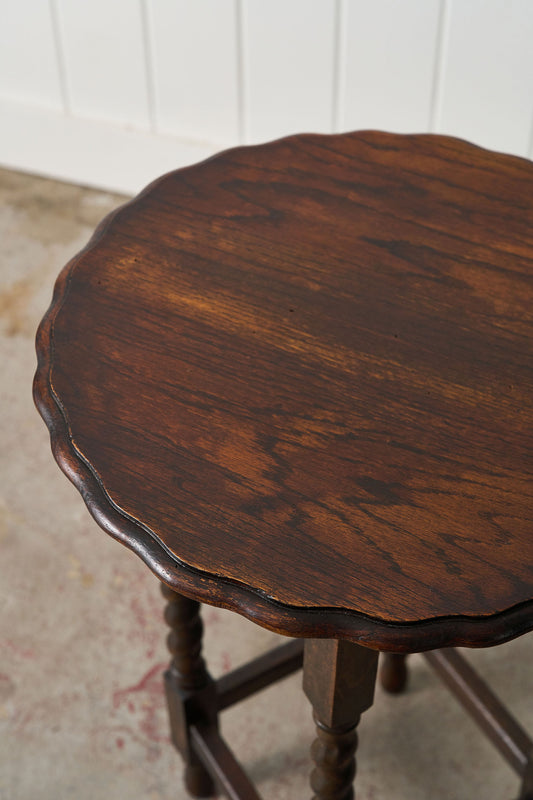 Antique English Round Oak Barley Twist Table With Scalloped Edge