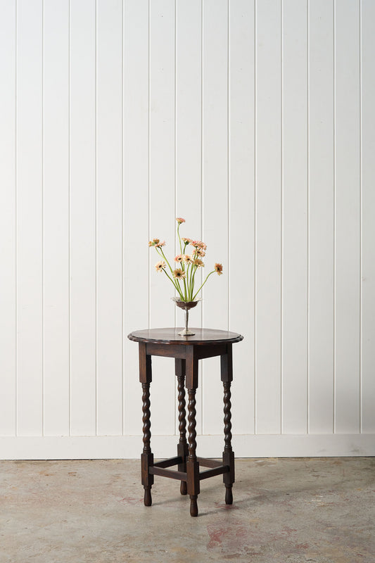 Antique English Round Oak Barley Twist Table With Scalloped Edge