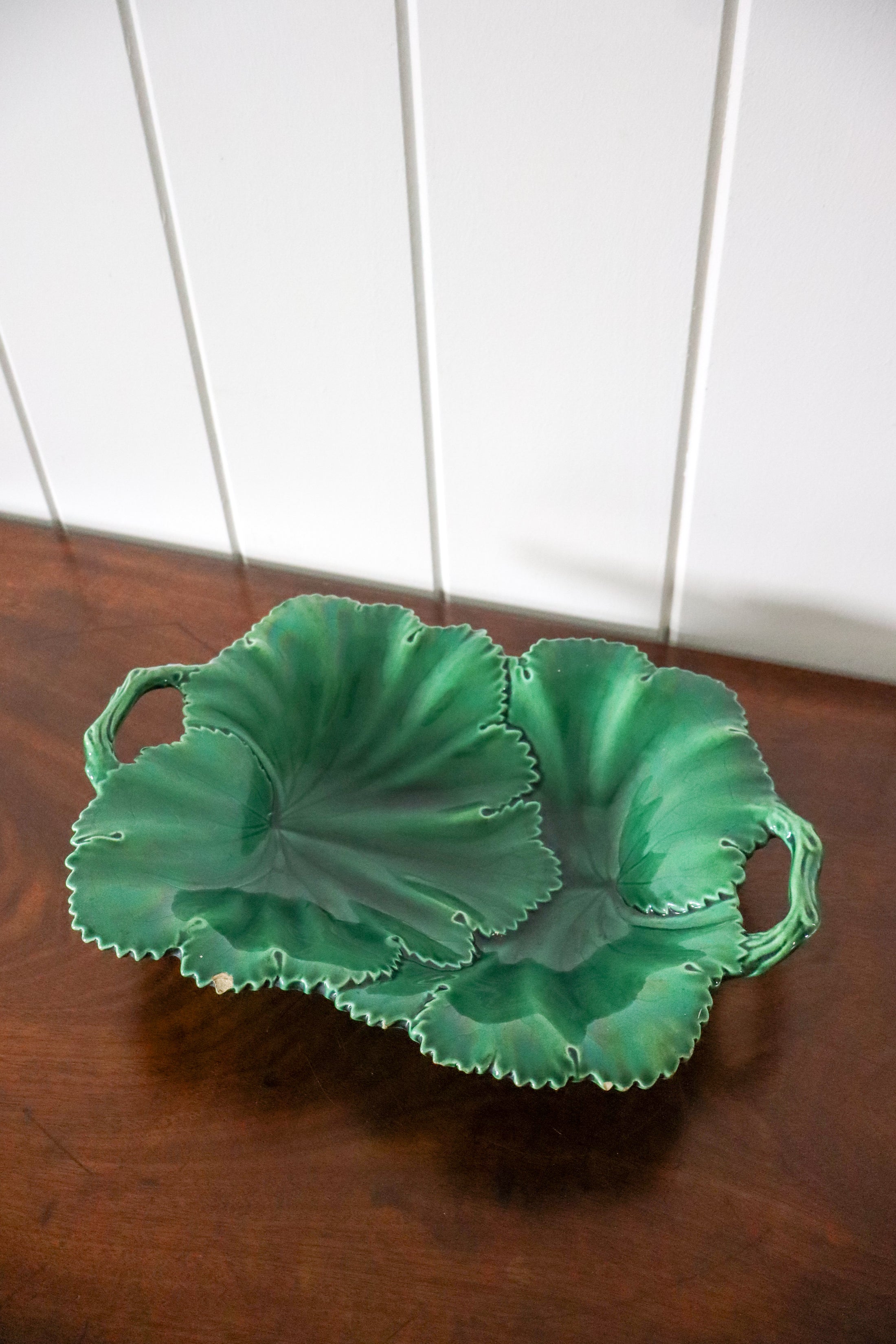 Copeland (c. 1860-1875) Green Majolica Overlapping Large Leaf Server