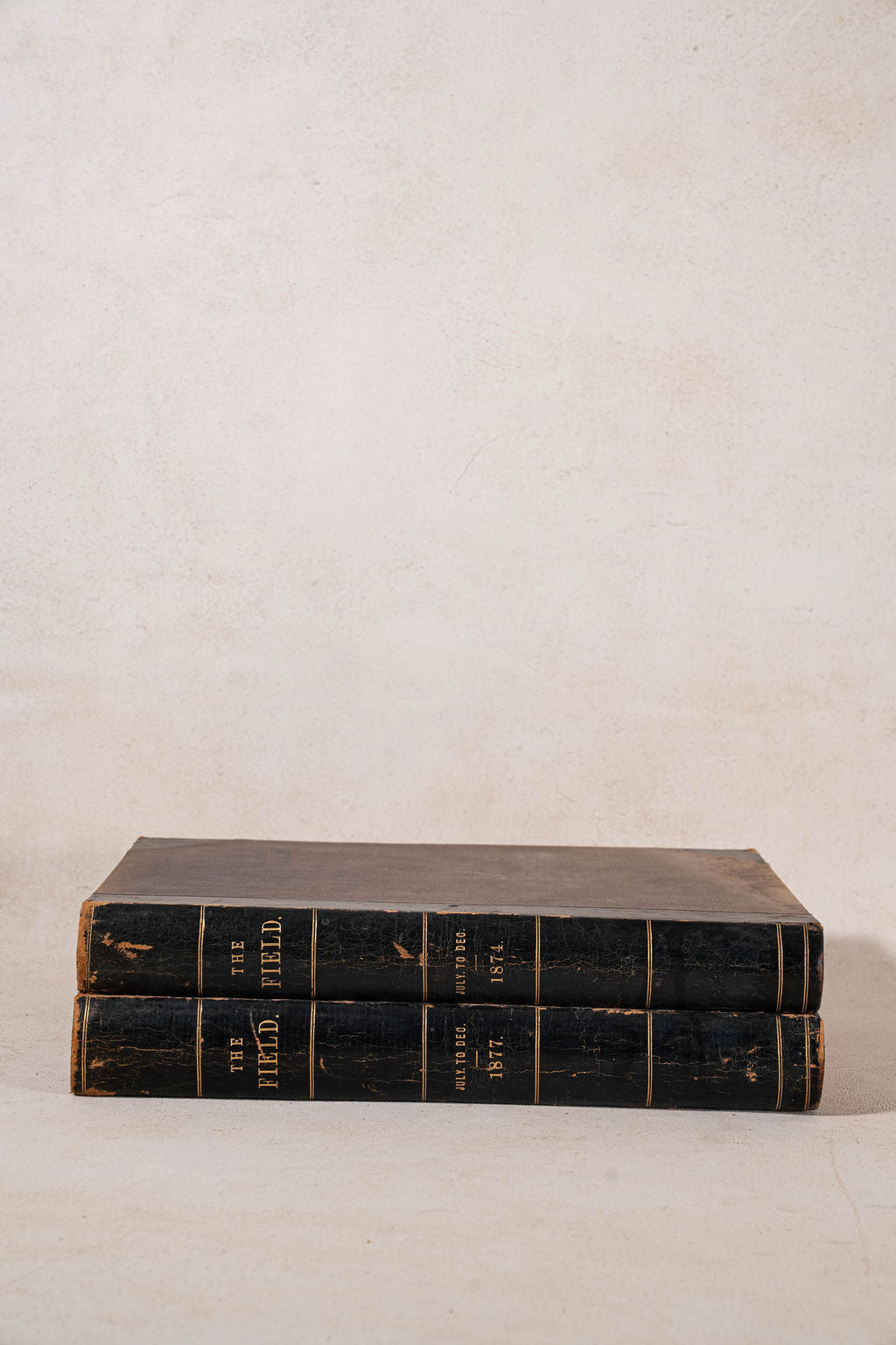 Single Volume of 'THE FIELD' | British Gentlemen's Sporting Magazine (Black)