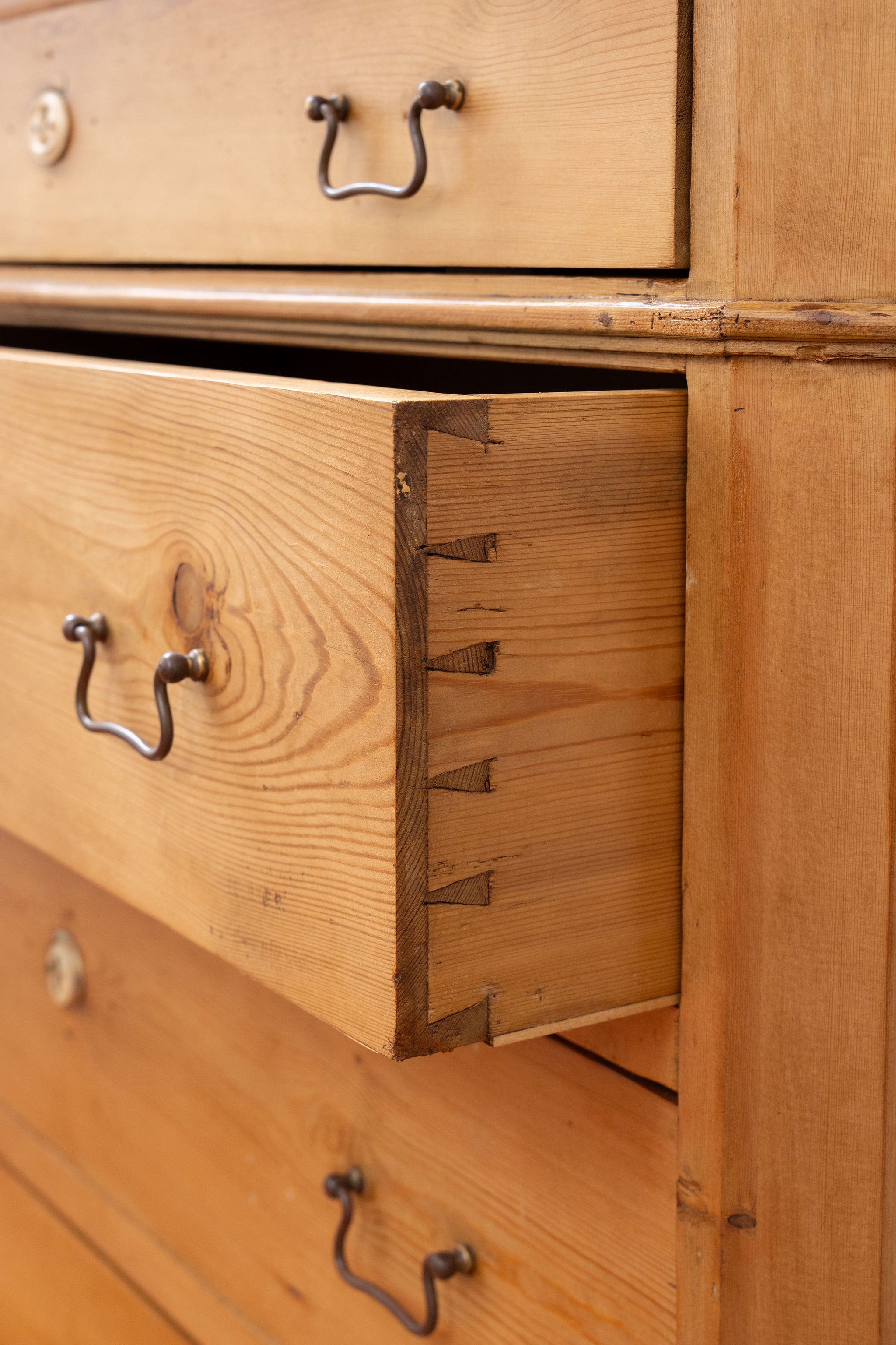 19th Century European Pine 5-Drawer Dresser with Lift Top
