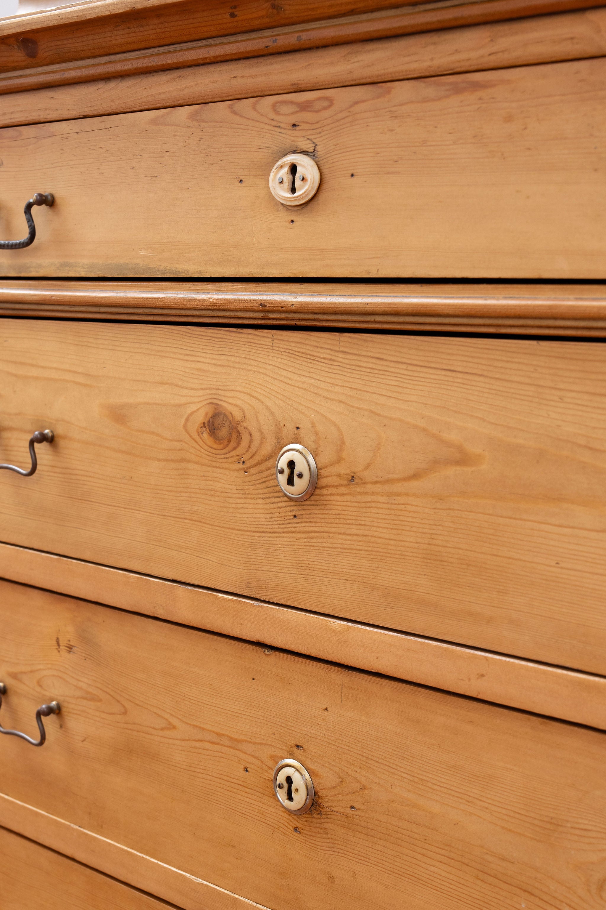 19th Century European Pine 5-Drawer Dresser with Lift Top