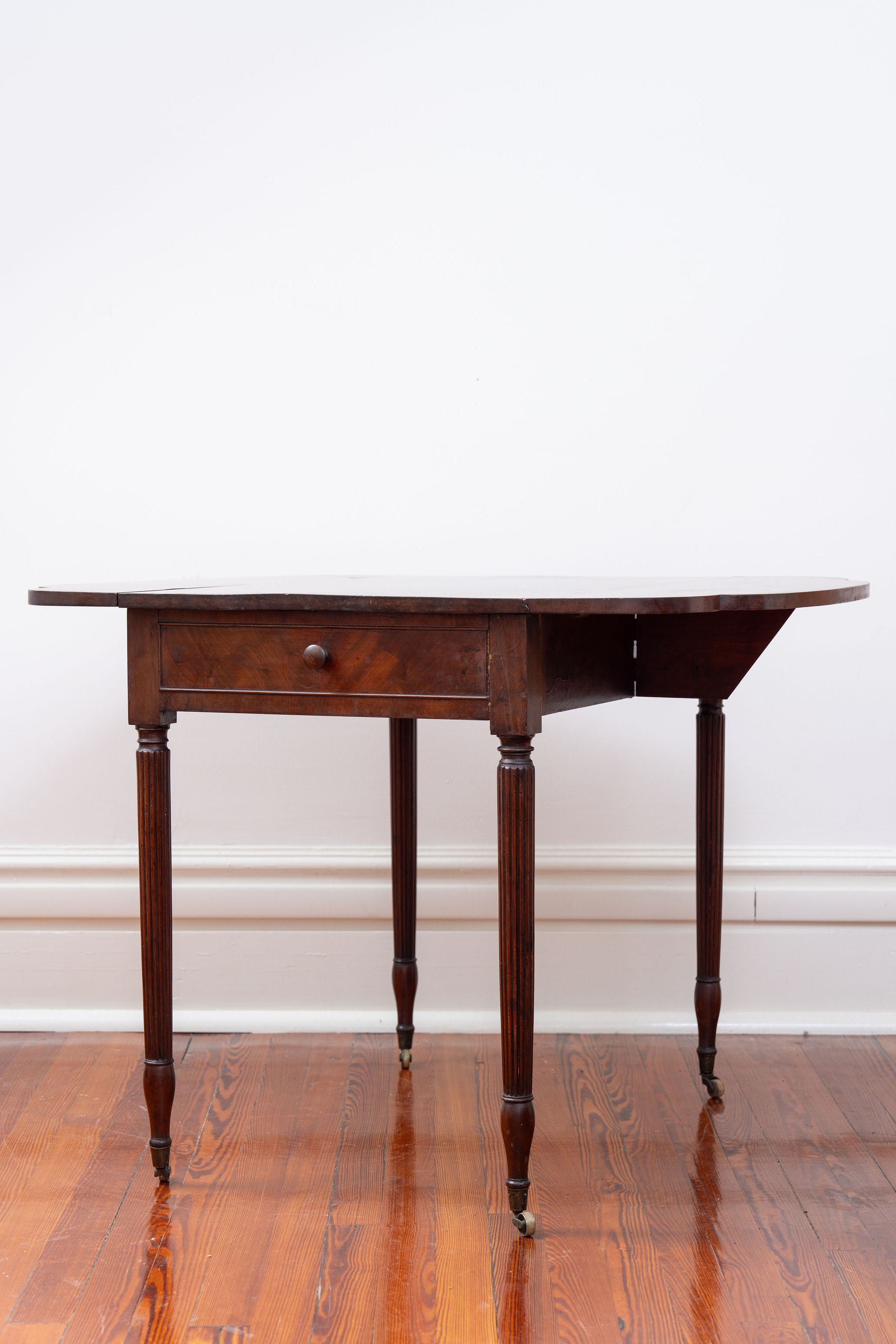 Antique Federal Mahogany Drop-Leaf Pembroke Style Side Table