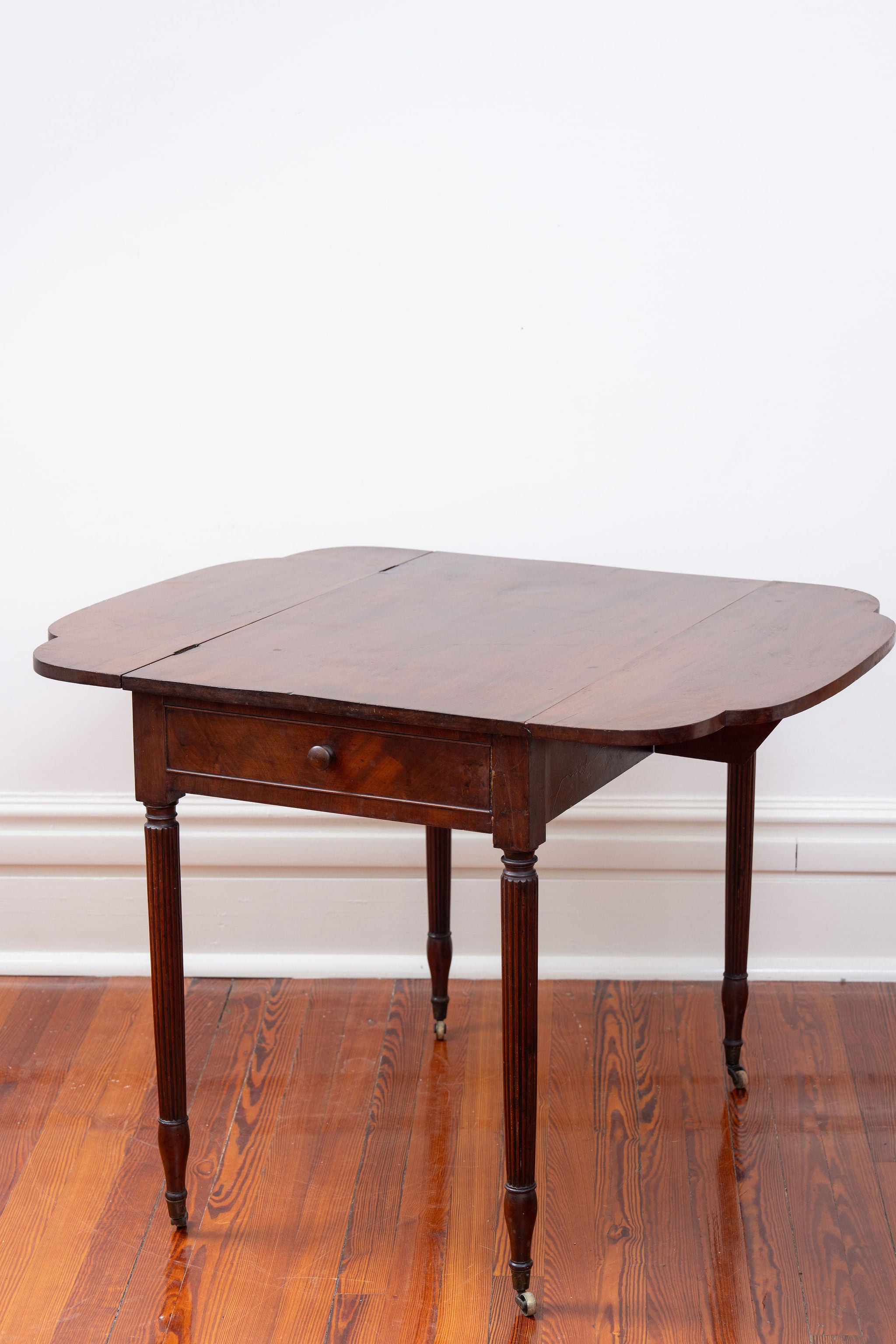 Antique Federal Mahogany Drop-Leaf Pembroke Style Side Table