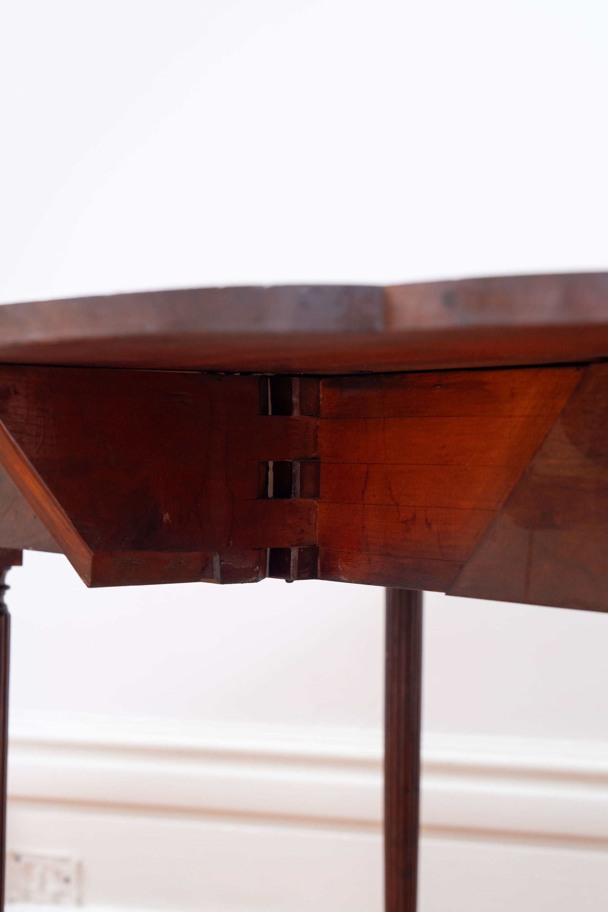 Antique Federal Mahogany Drop-Leaf Pembroke Style Side Table