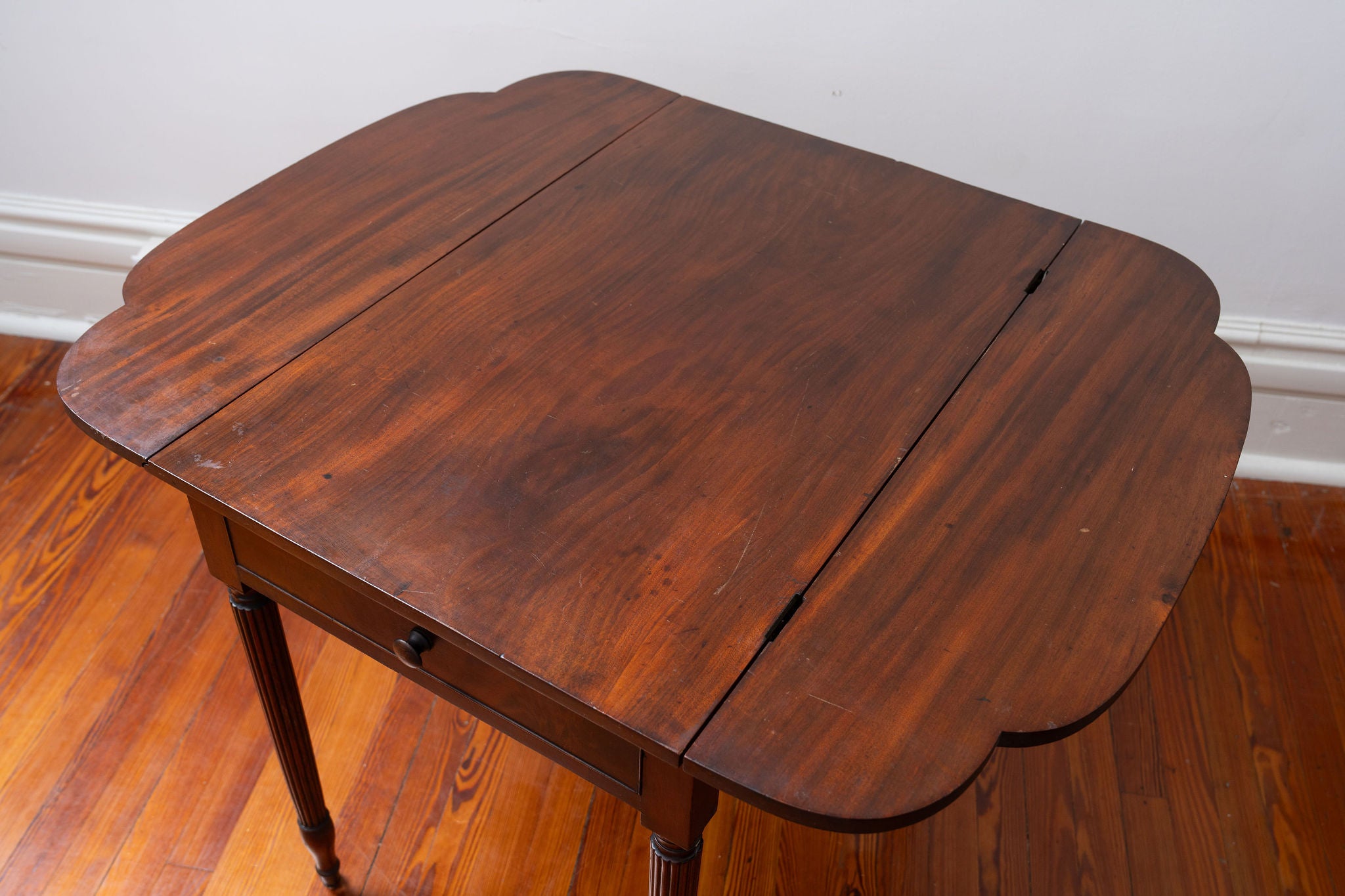 Antique Federal Mahogany Drop-Leaf Pembroke Style Side Table