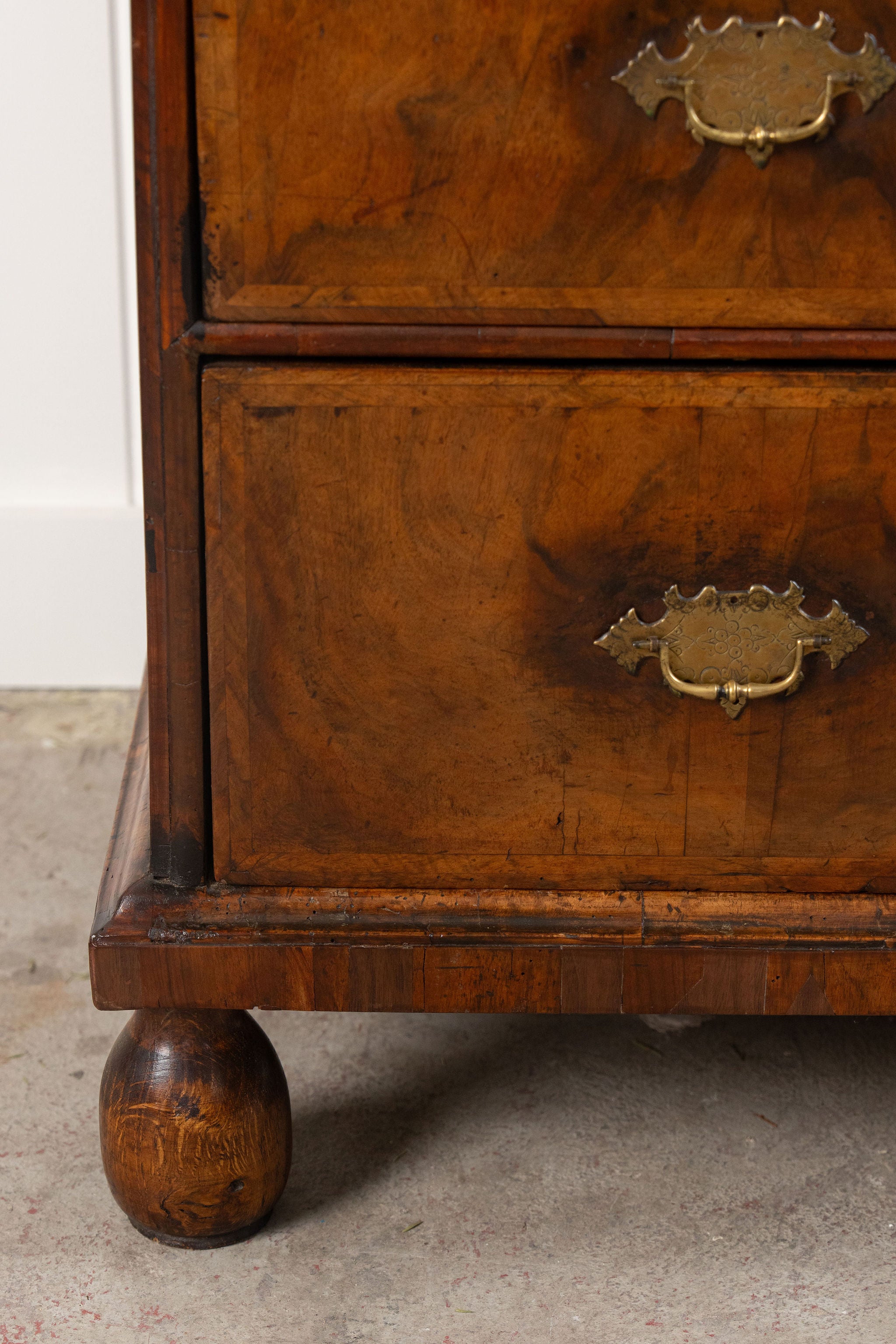 Early 18th Century William & Mary Burl Walnut Chest of Drawers with Inlay Top on Bun Feet (c. 1720)