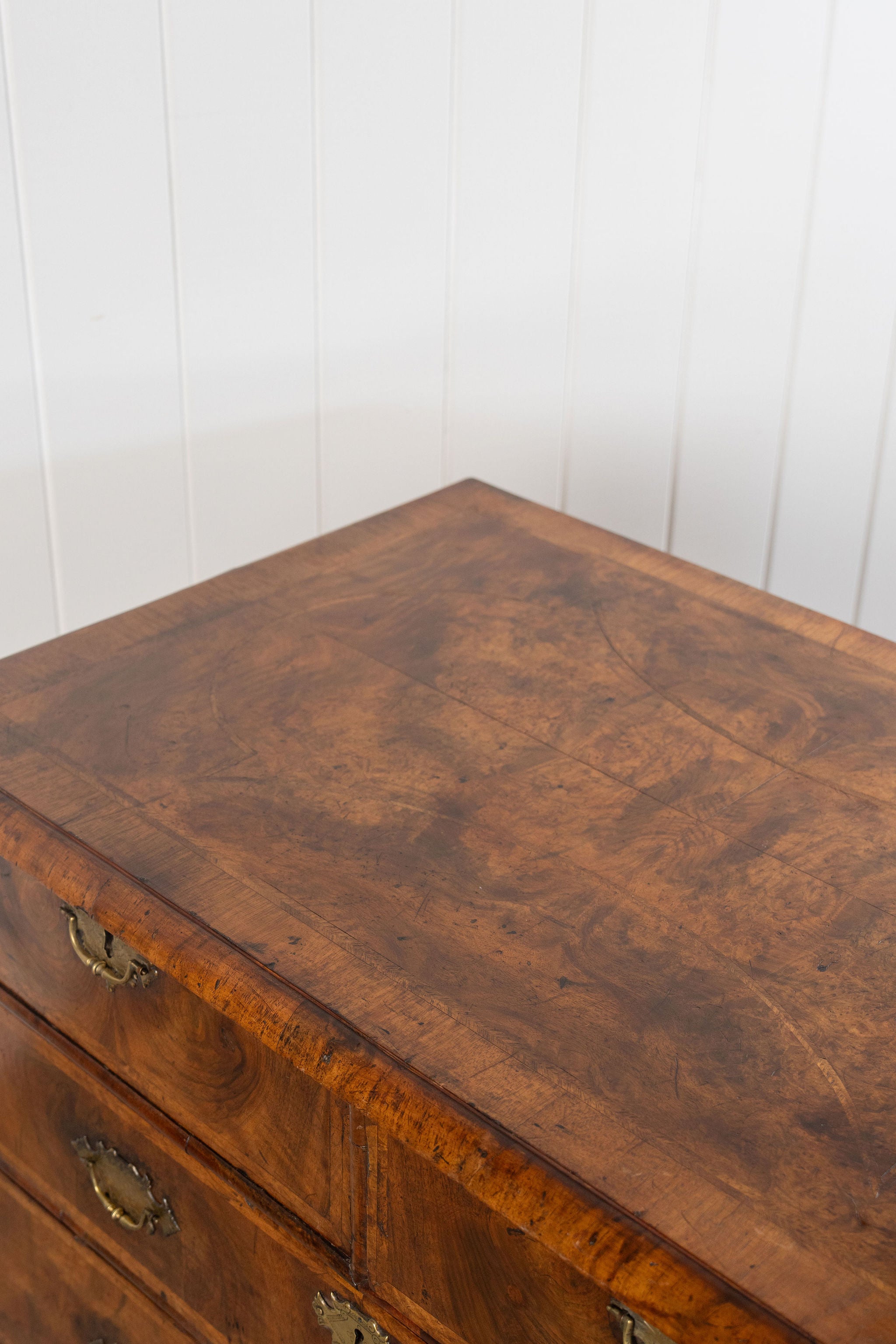 Early 18th Century William & Mary Burl Walnut Chest of Drawers with Inlay Top on Bun Feet (c. 1720)