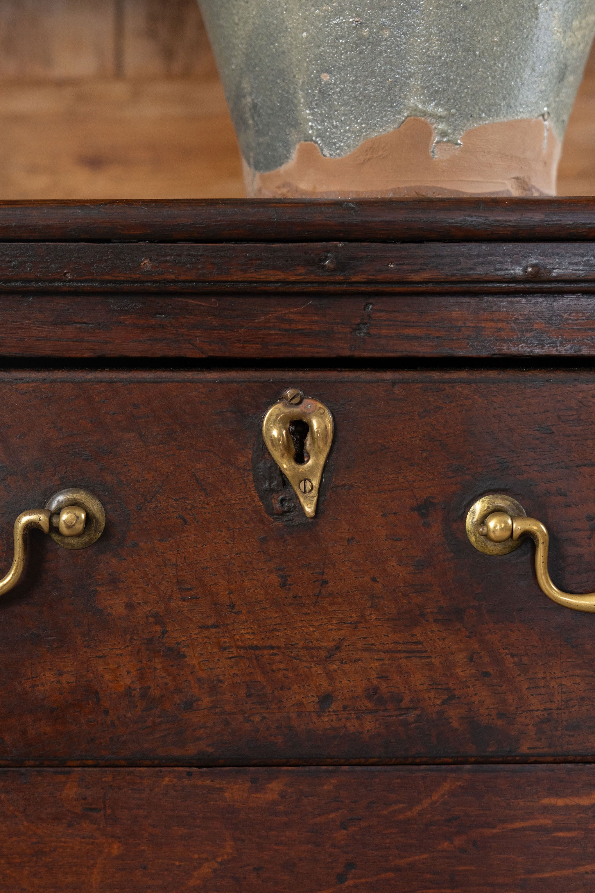 18th Century Oak Buffet + Plate Rack with Scalloped Detailing (c. 1770)
