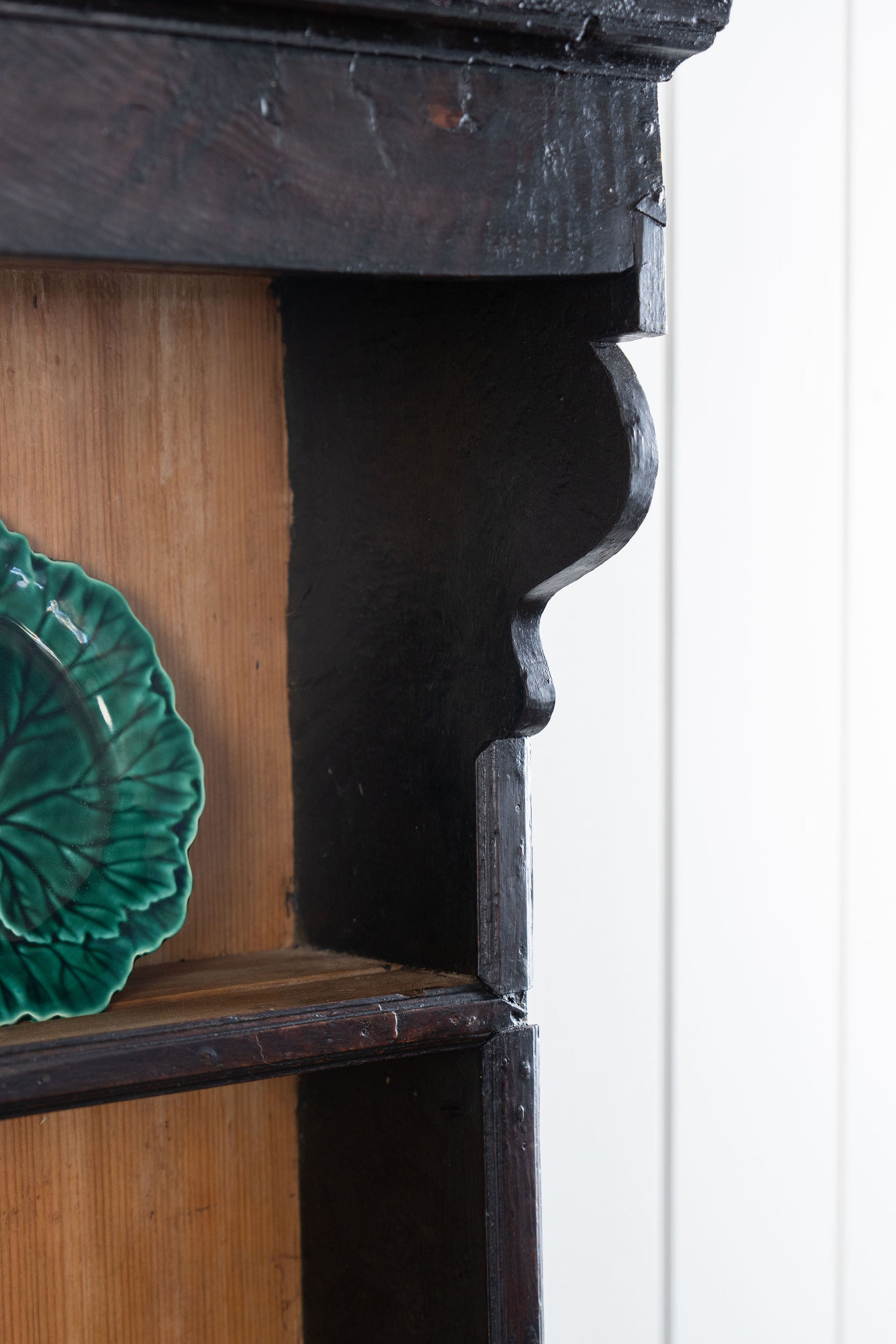 18th Century Oak Buffet + Plate Rack with Scalloped Detailing (c. 1770)