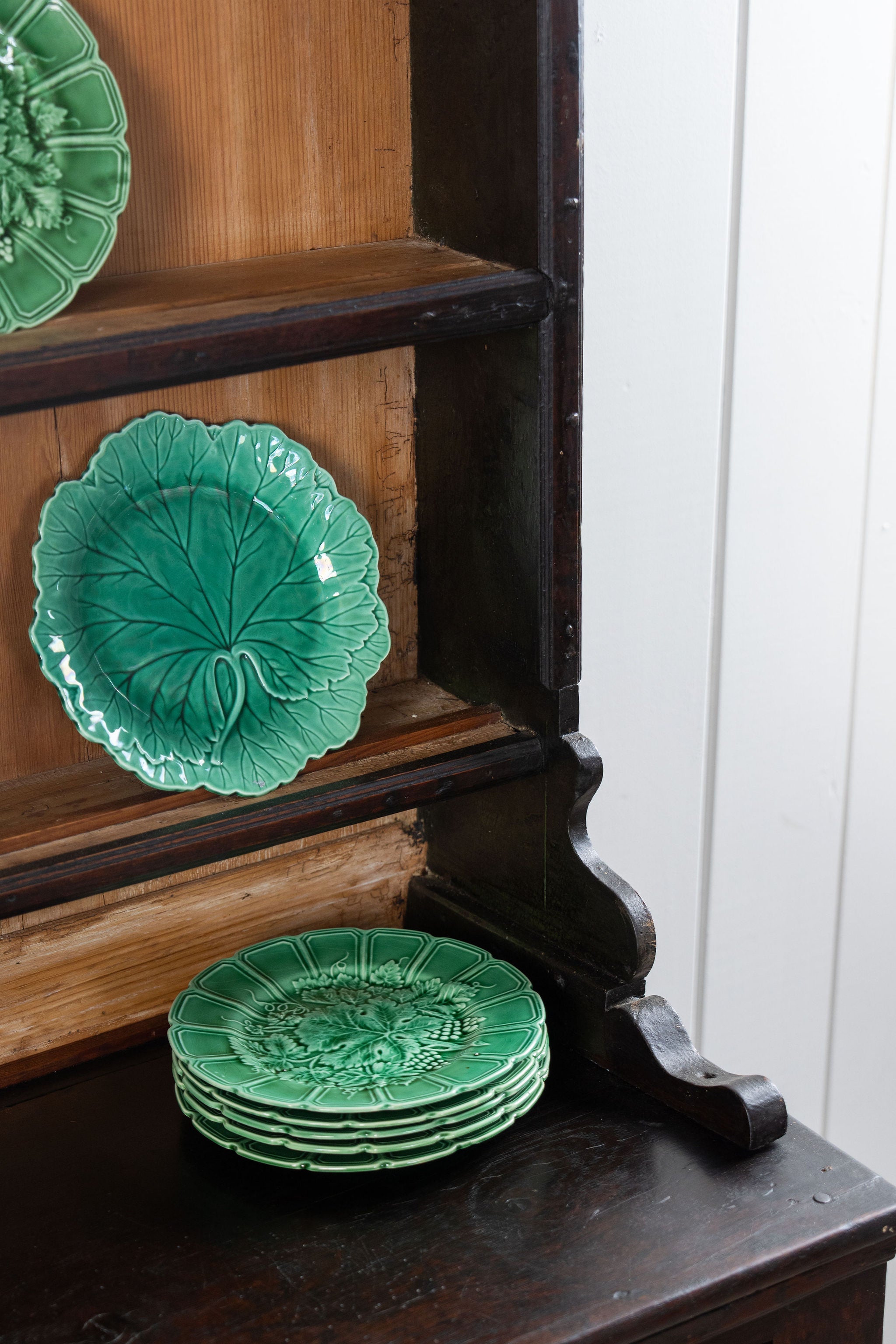 18th Century Oak Buffet + Plate Rack with Scalloped Detailing (c. 1770)