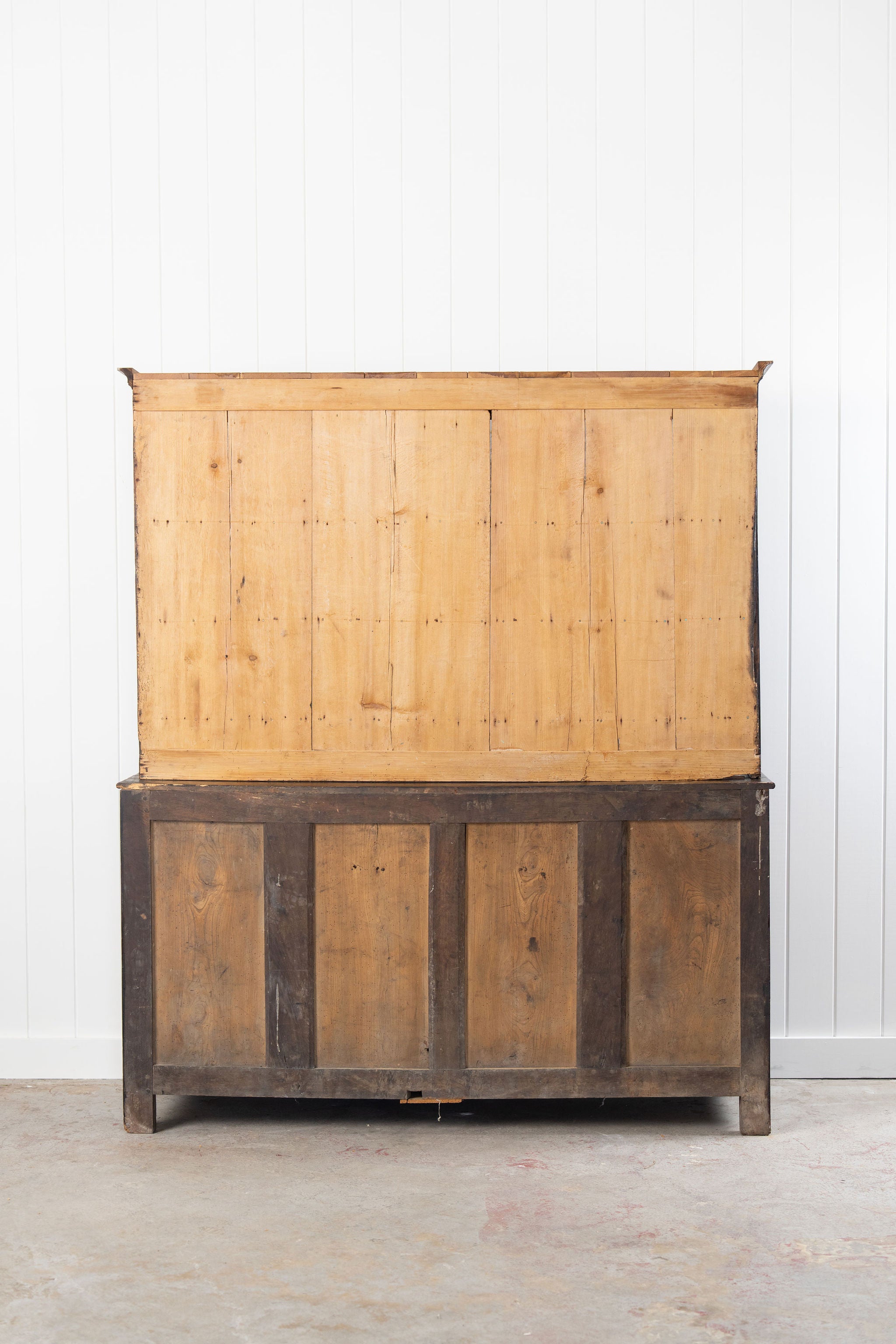 18th Century Oak Buffet + Plate Rack with Scalloped Detailing (c. 1770)
