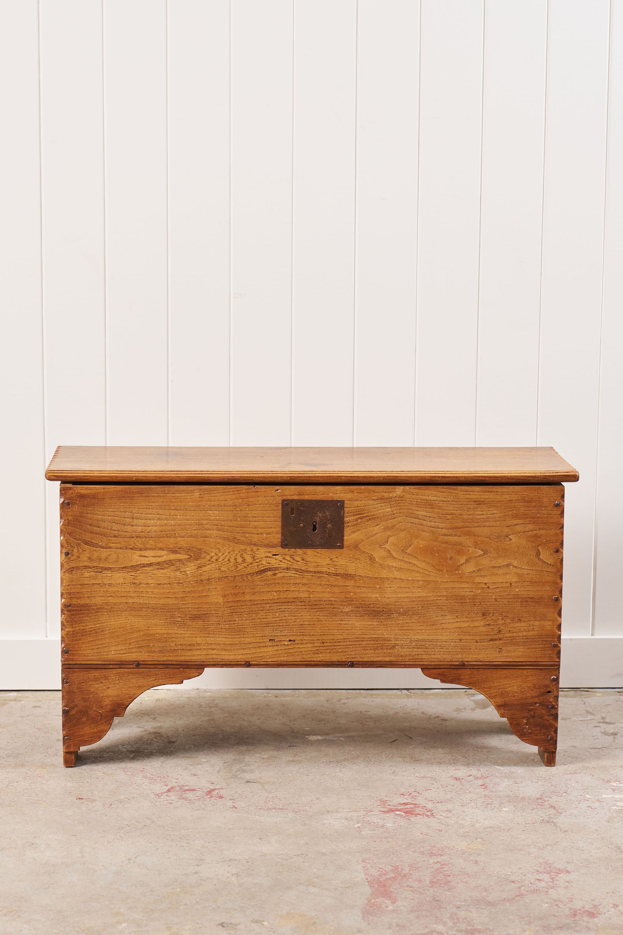 Elm Wood Blanket Chest with Notched Edge