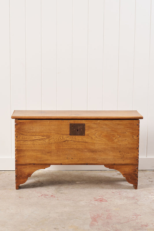 Elm Wood Blanket Chest with Notched Edge