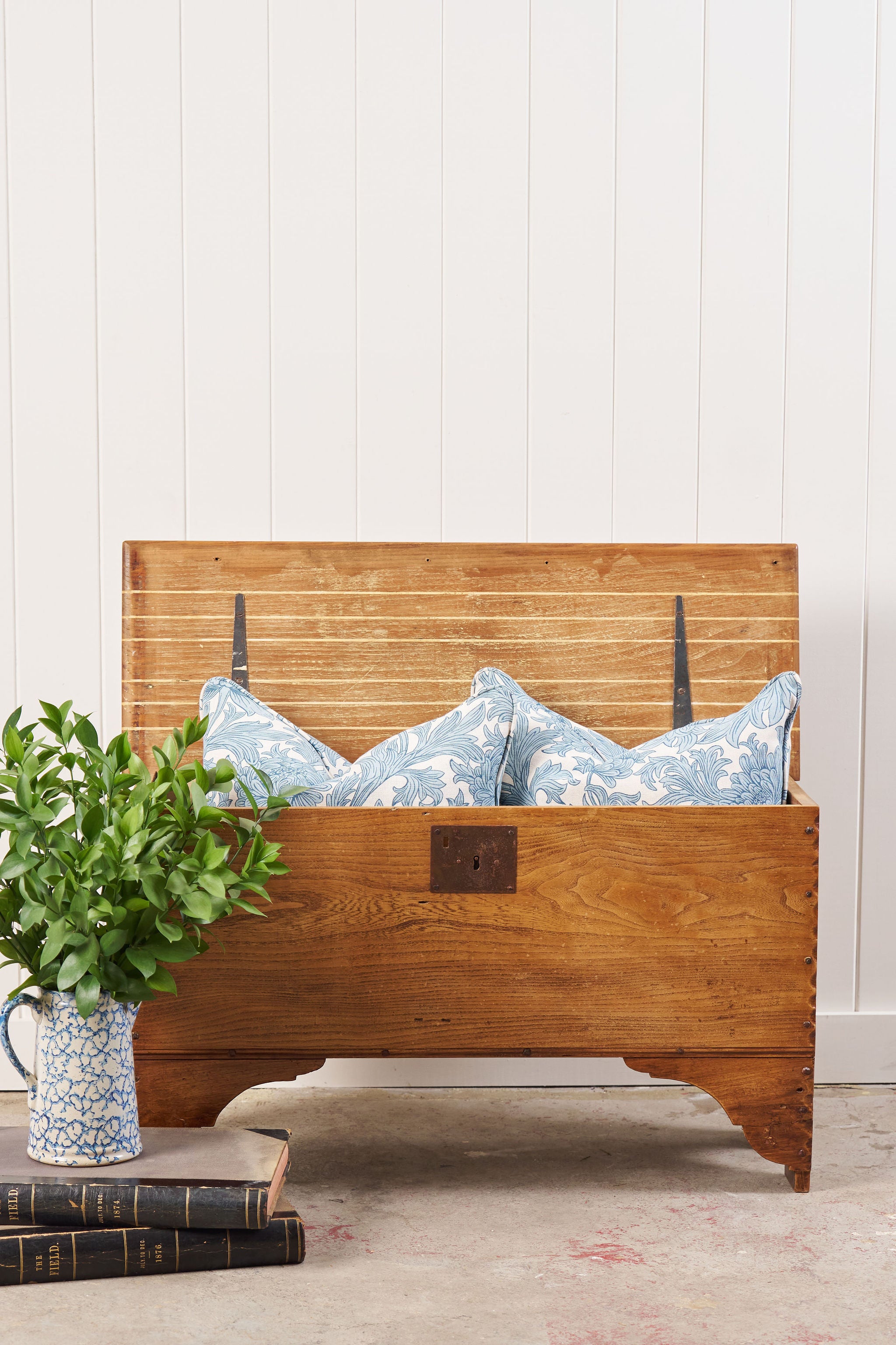 Elm Wood Blanket Chest with Notched Edge