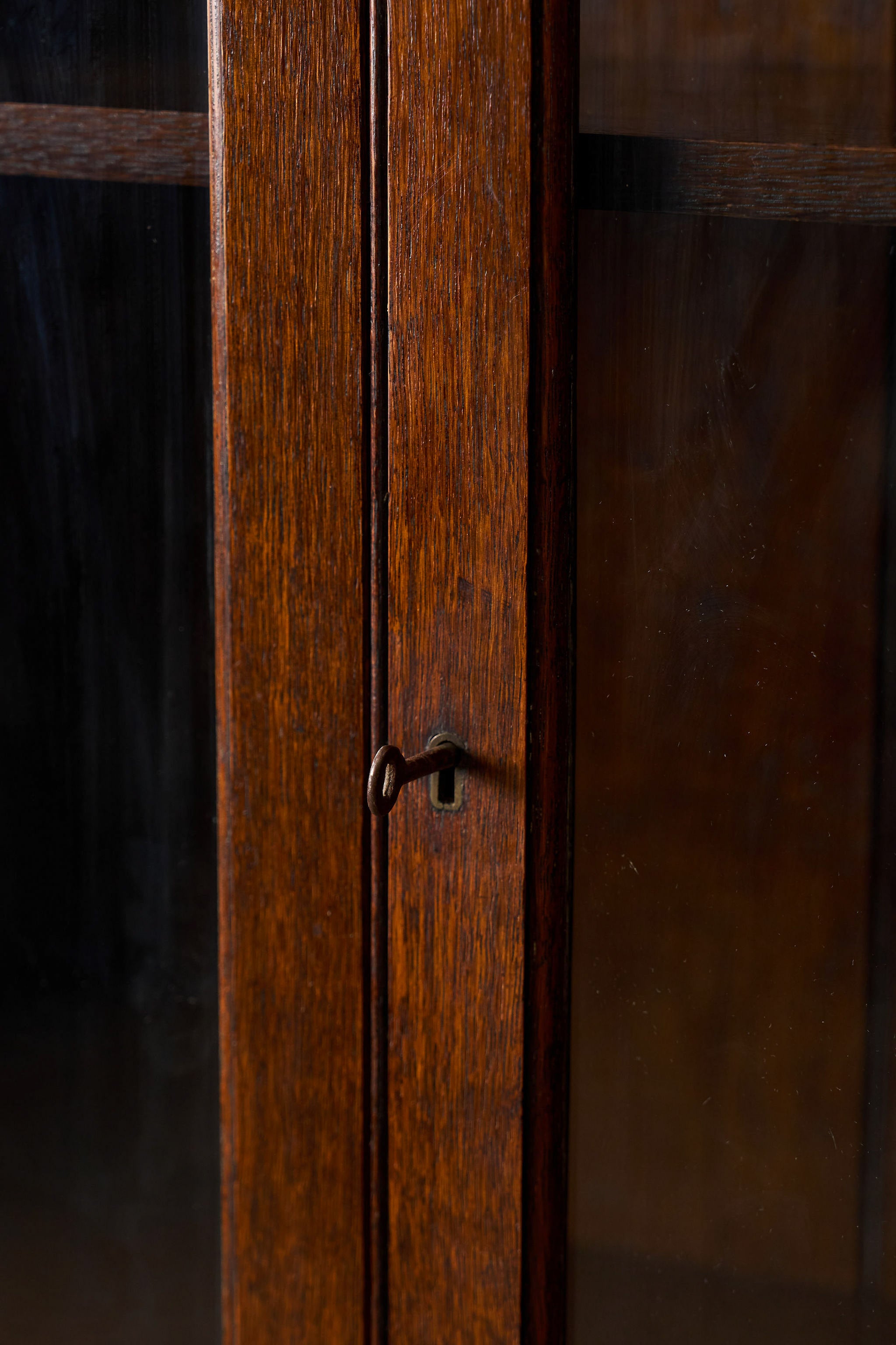 English Oak Library Display Case (c. 1930)
