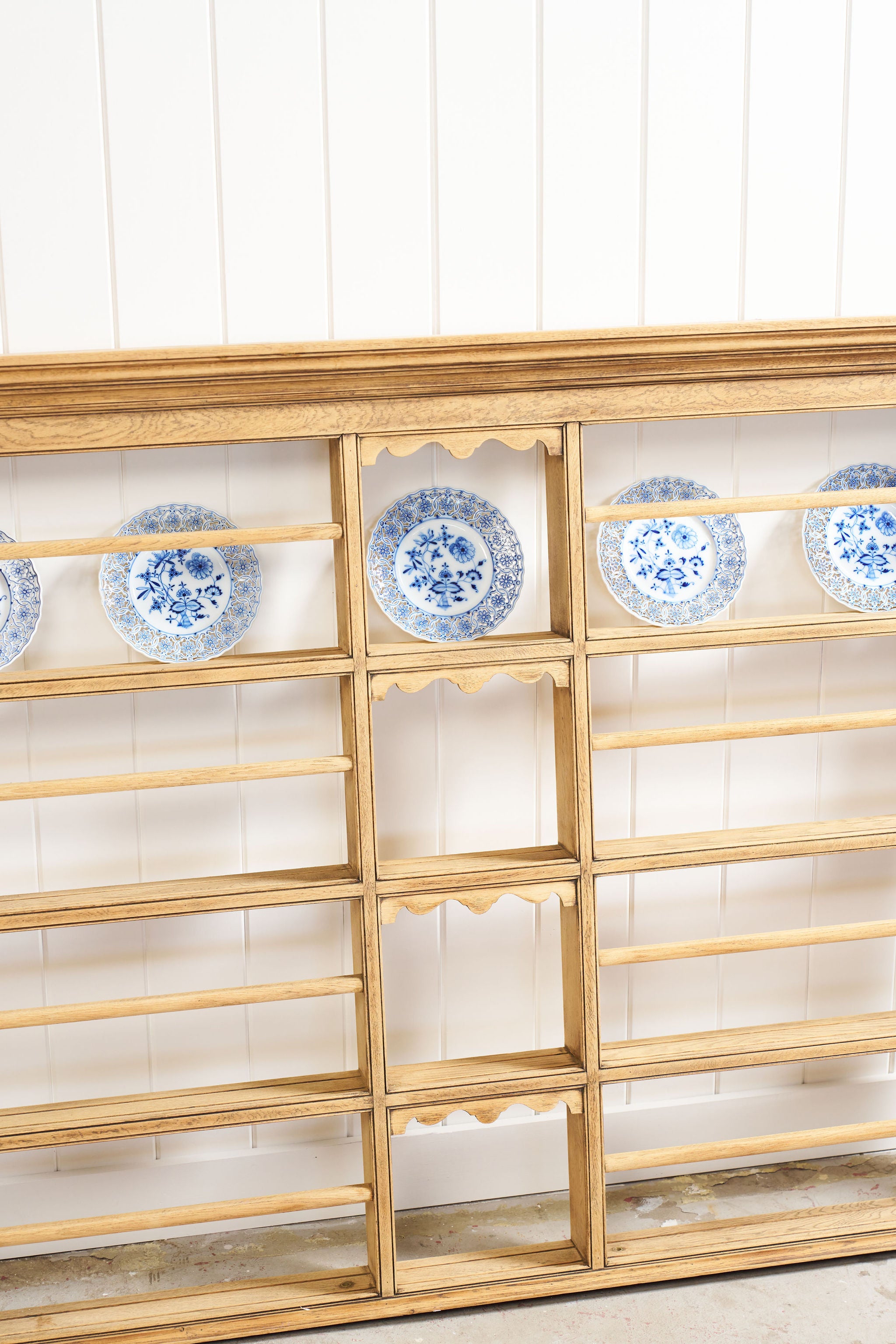 Large 20th Century Oak Wall Hanging Plate Rack (c.