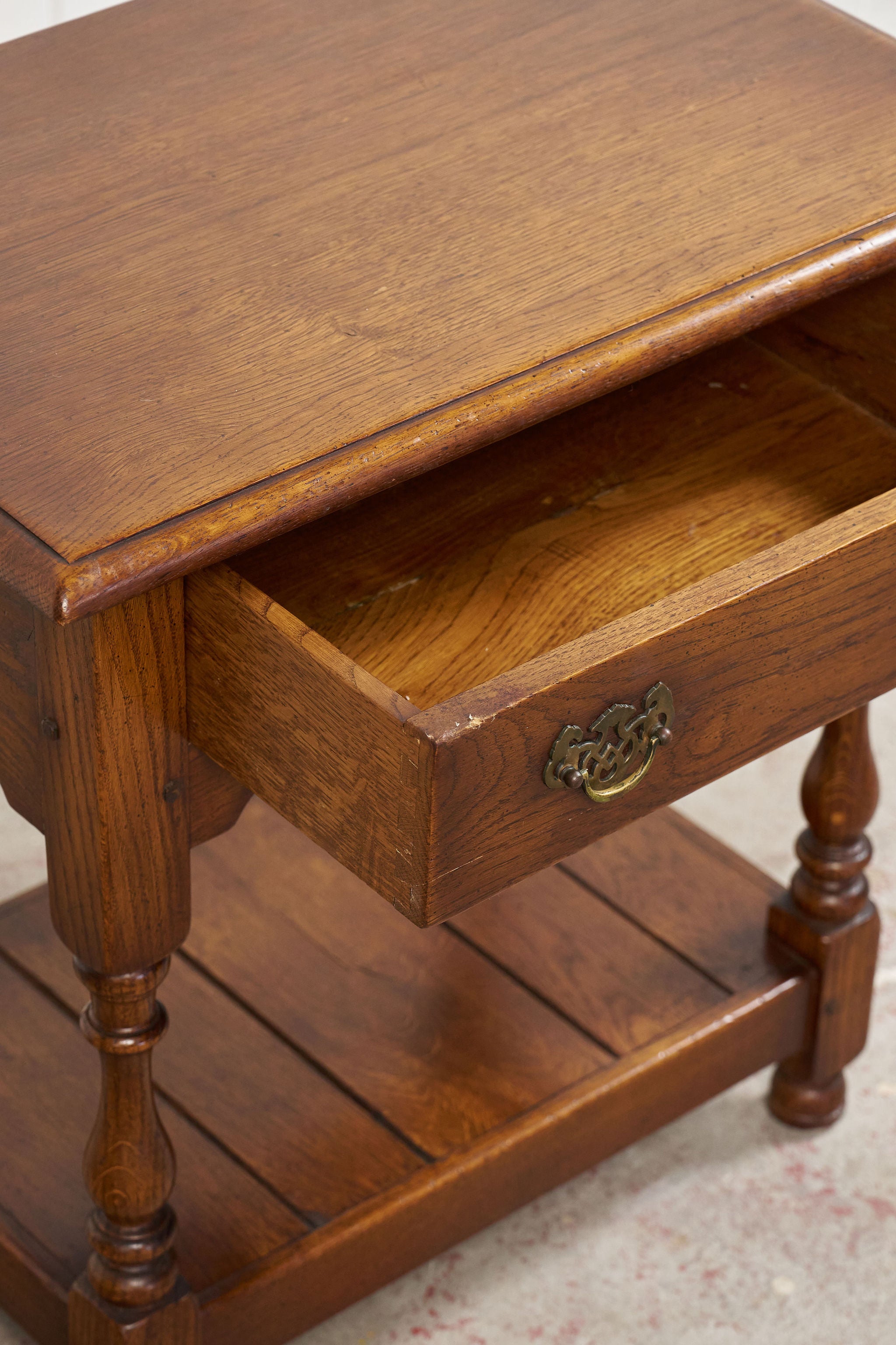 Yorkshire Two-Tier Oak Side Table with Scalloped Apron