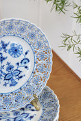 Load image into Gallery viewer, SET of 6 Meissen Teichert Reticulated Meissen Blue Onion Plates (c. 1883)
