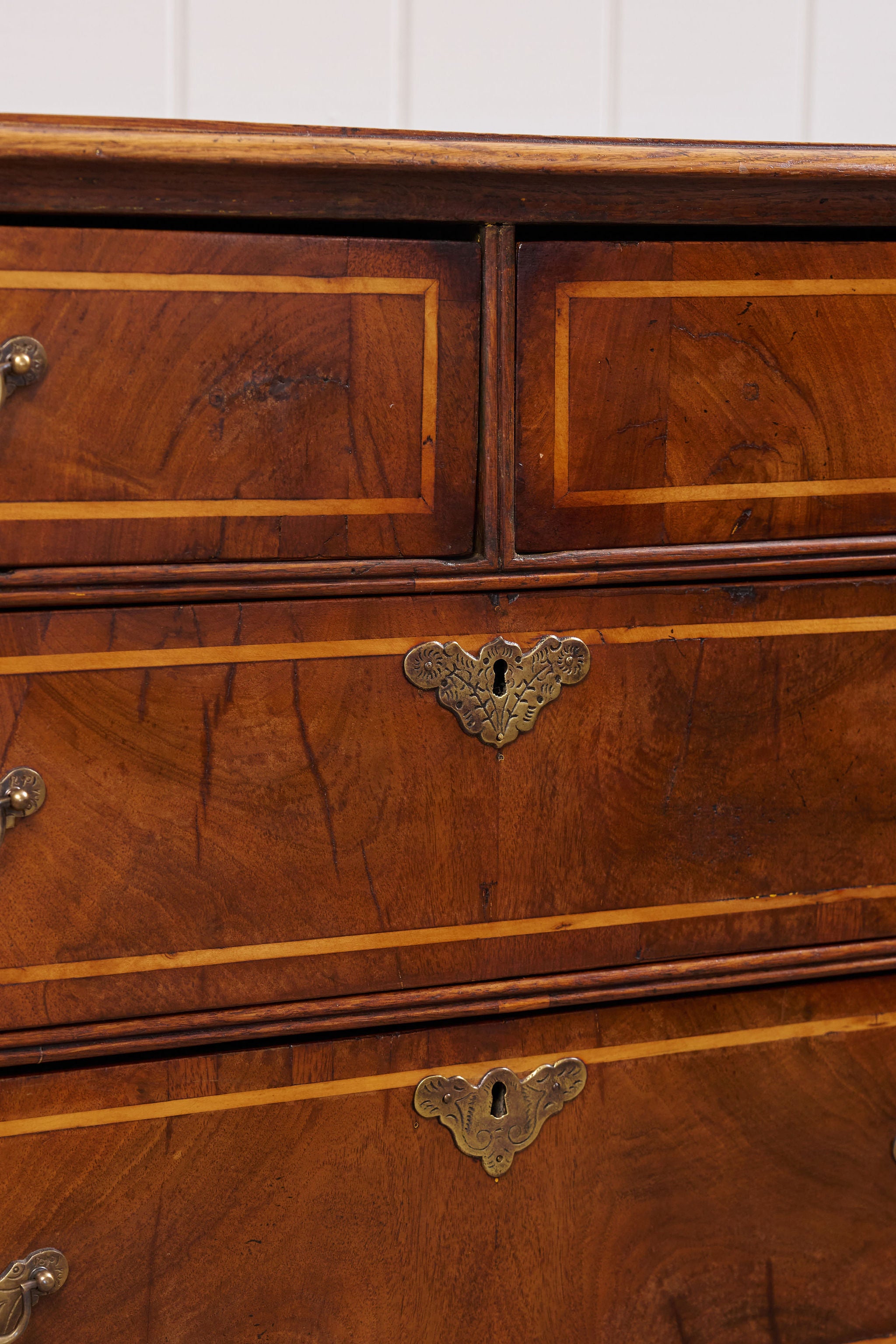 Early 19th-Century English Walnut Chest of Drawers with Inlay