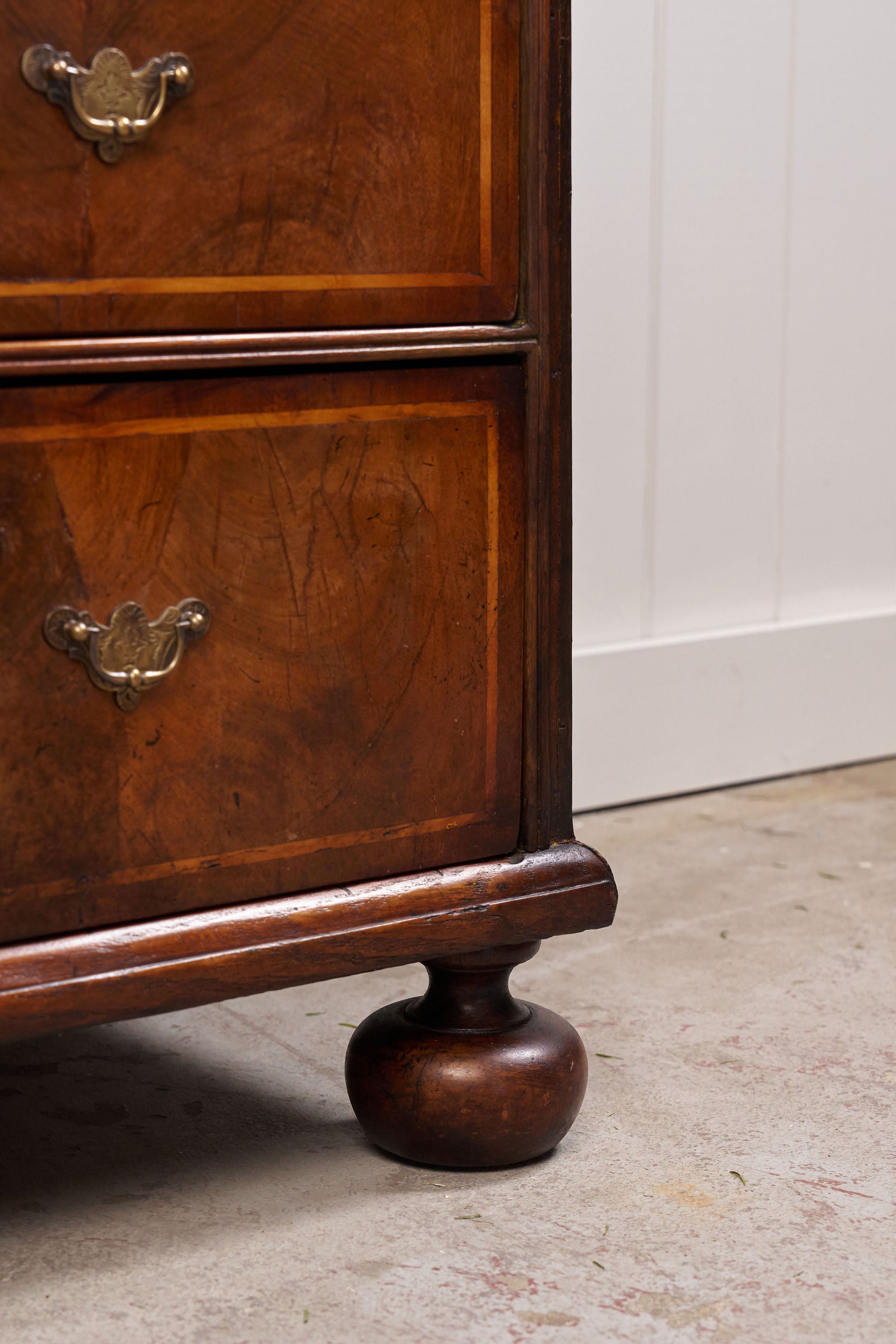 Early 19th-Century English Walnut Chest of Drawers with Inlay