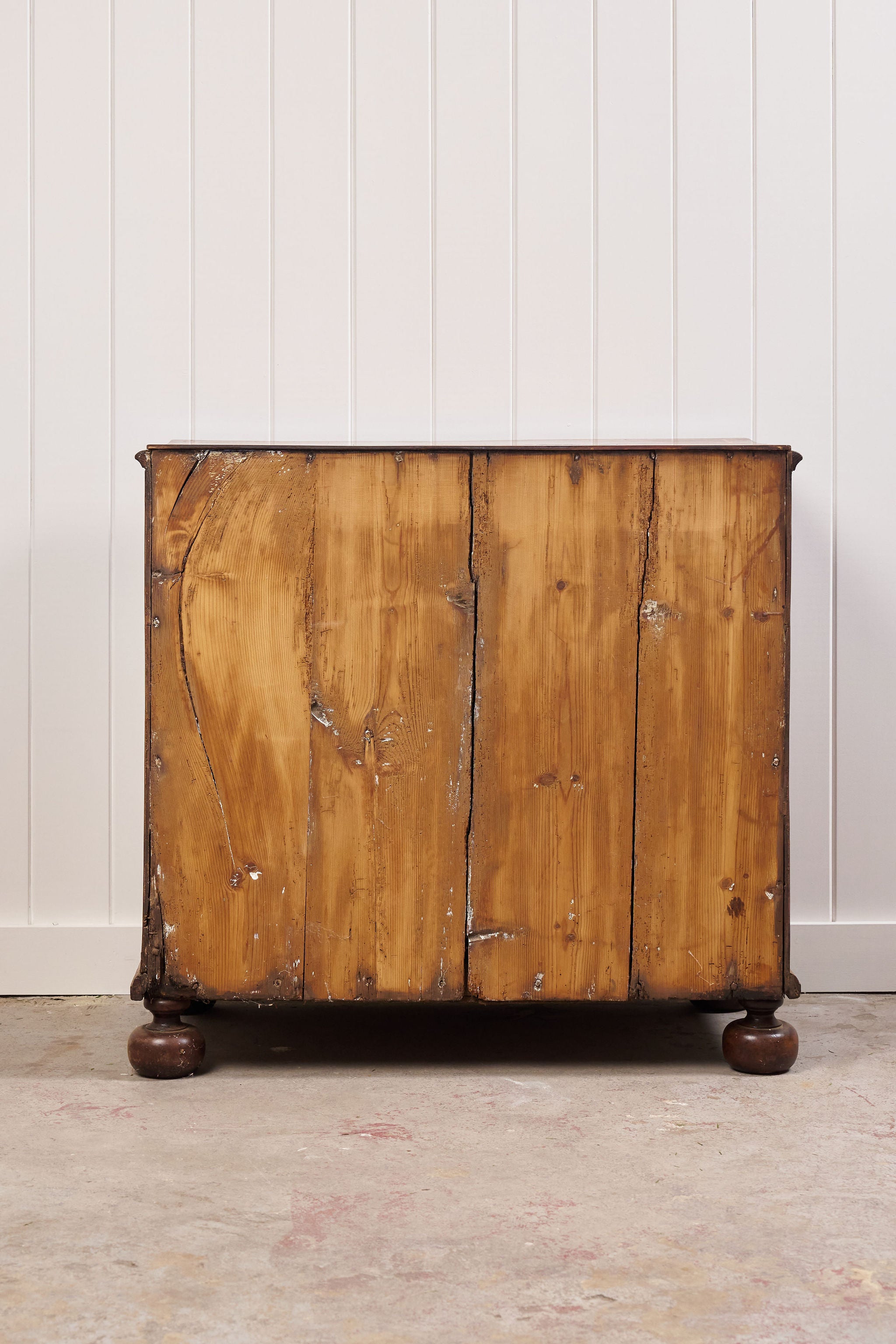 Early 19th-Century English Walnut Chest of Drawers with Inlay