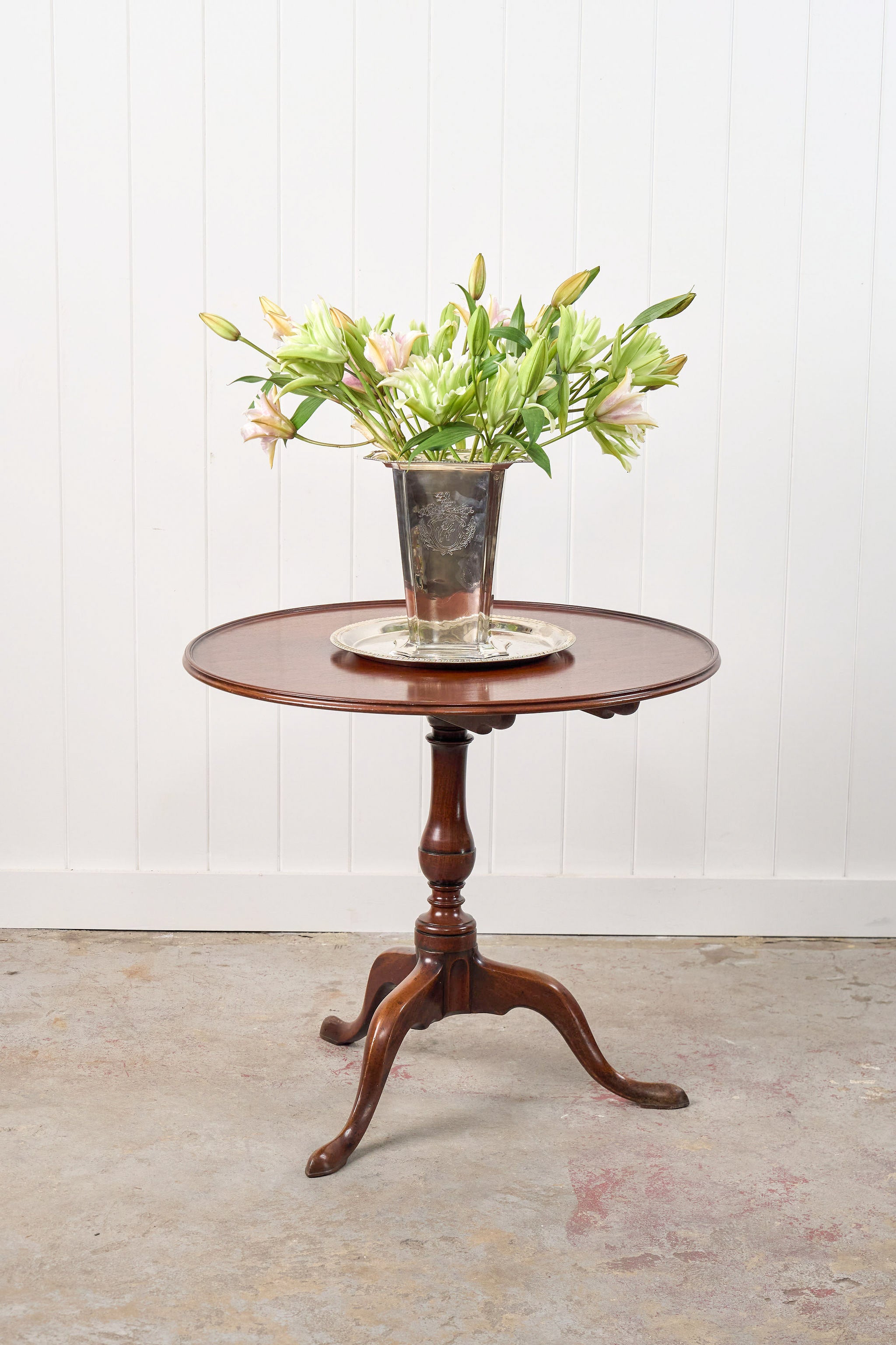 Georgian Pedestal Breakfast Table with Lip