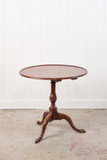 Load image into Gallery viewer, Georgian Pedestal Breakfast Table with Lip
