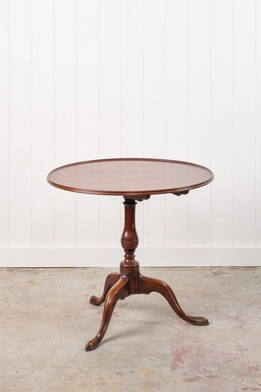 Georgian Pedestal Round Lamp Table with Lip