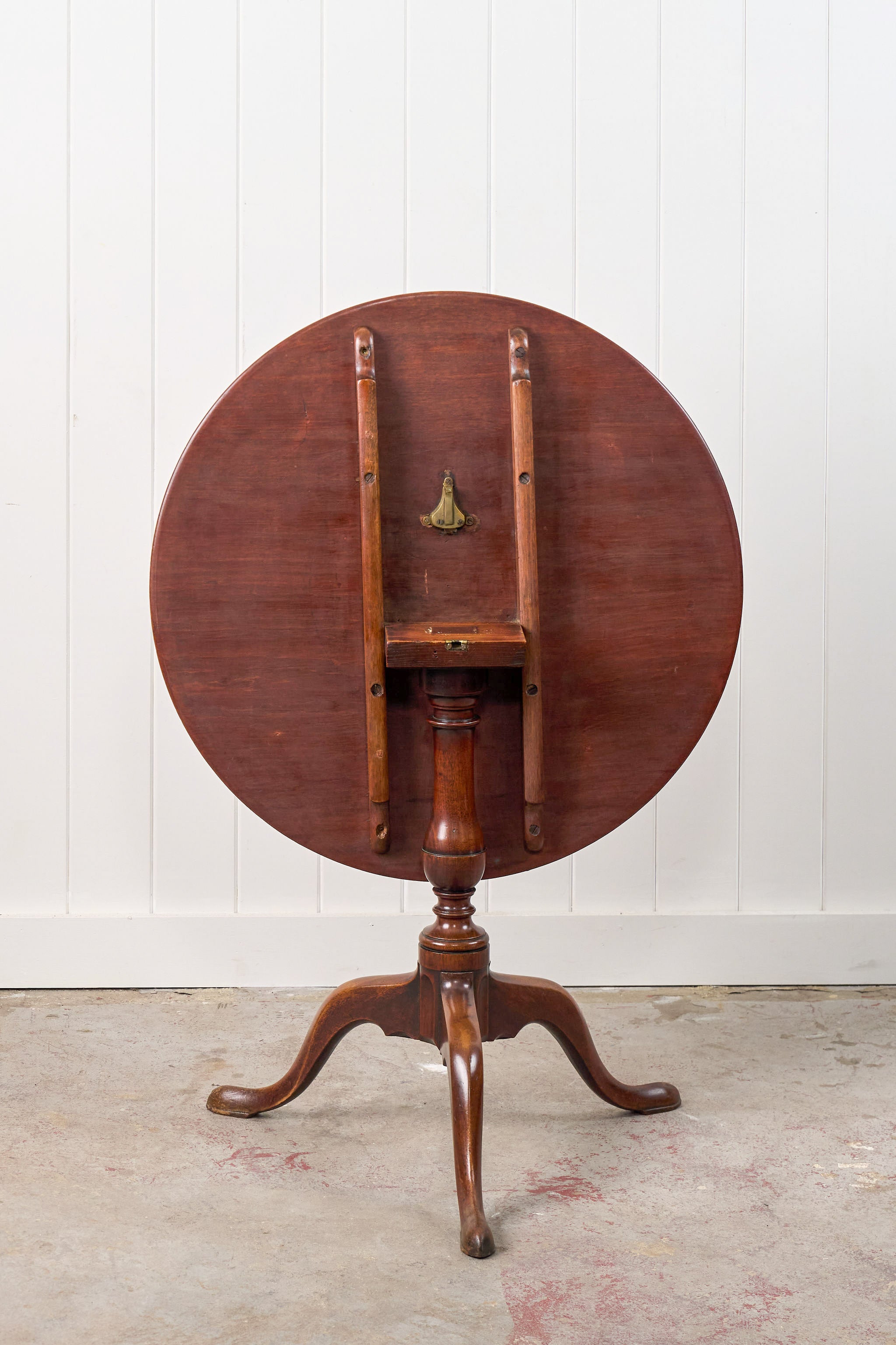 Georgian Pedestal Breakfast Table with Lip