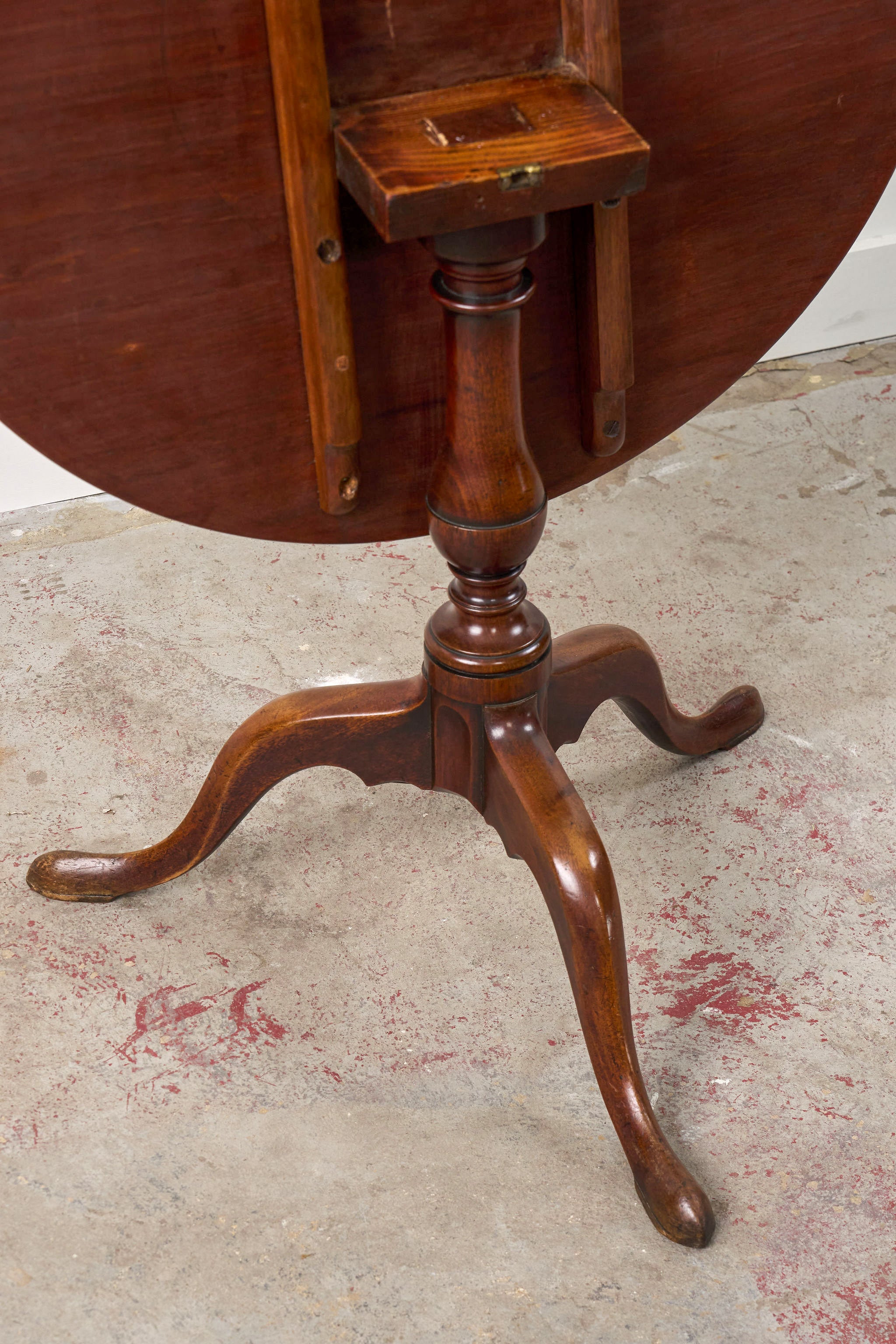 Georgian Pedestal Breakfast Table with Lip