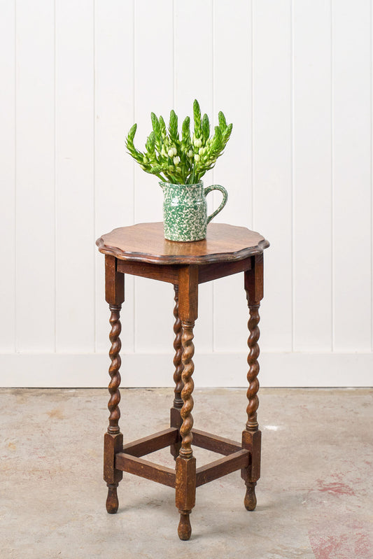 Antique English Round Oak Barley Twist Table With Scalloped Edge