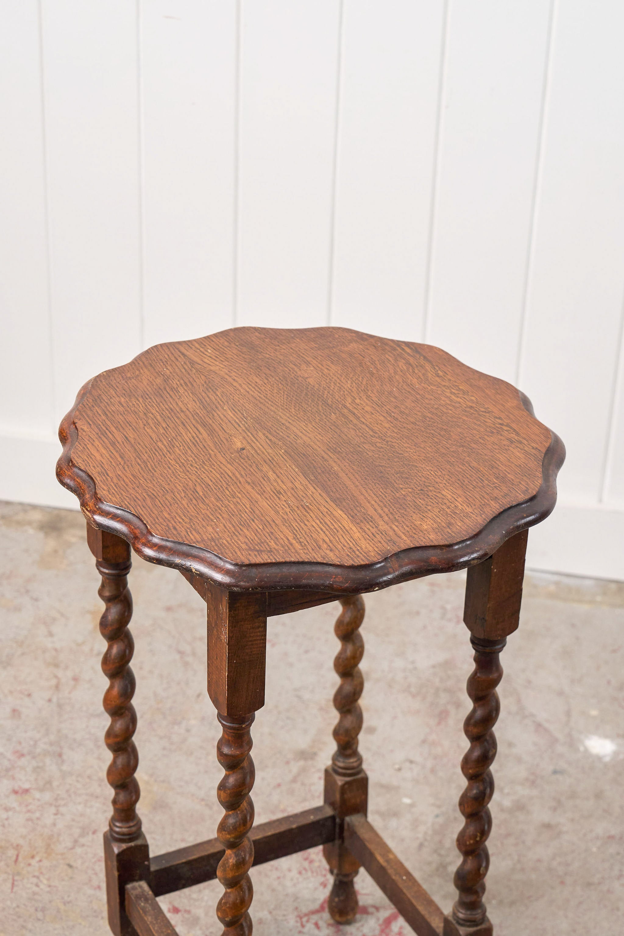 Antique English Round Oak Barley Twist Table With Scalloped Edge