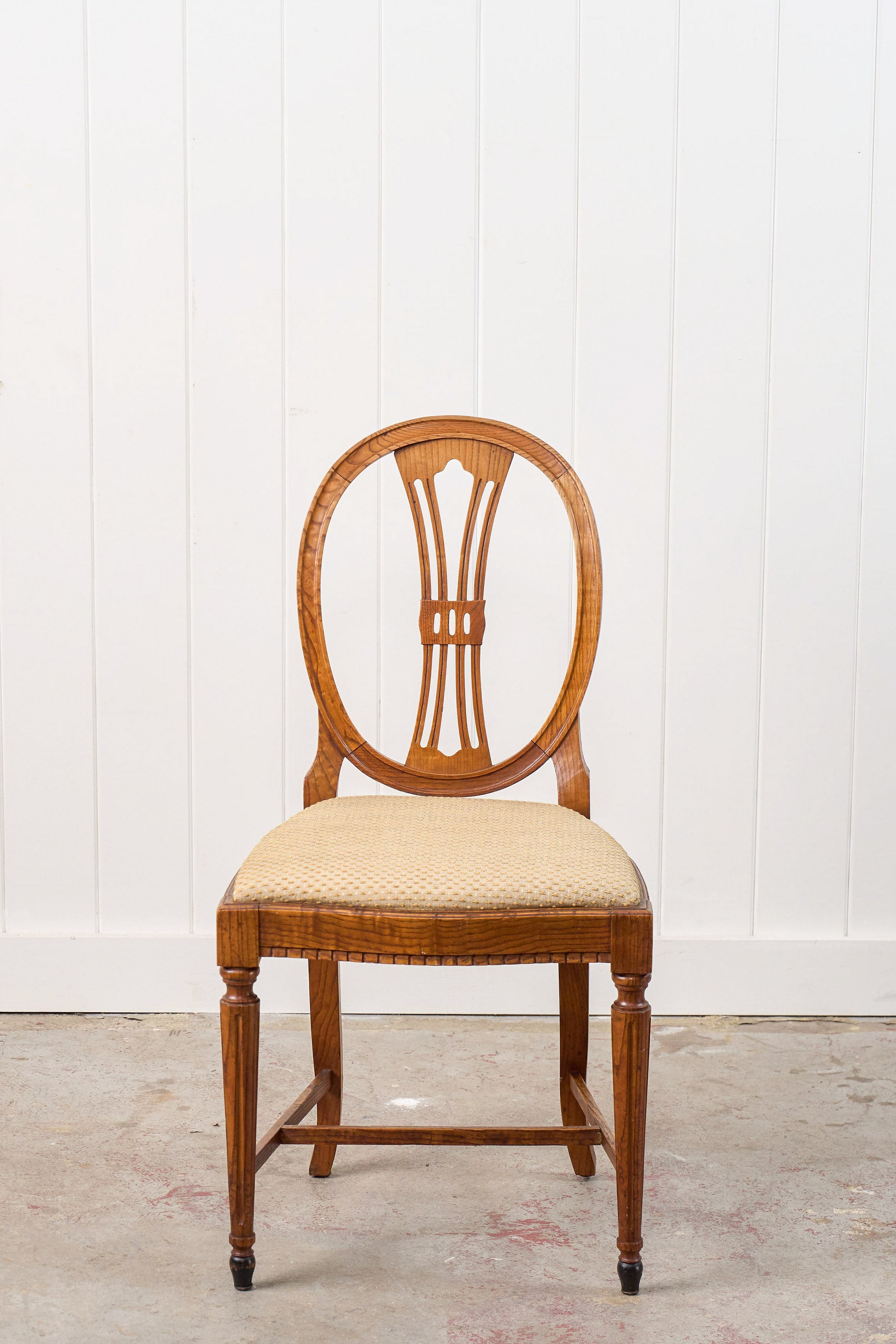 Antique Oval Back Oak Chair (SINGLE)