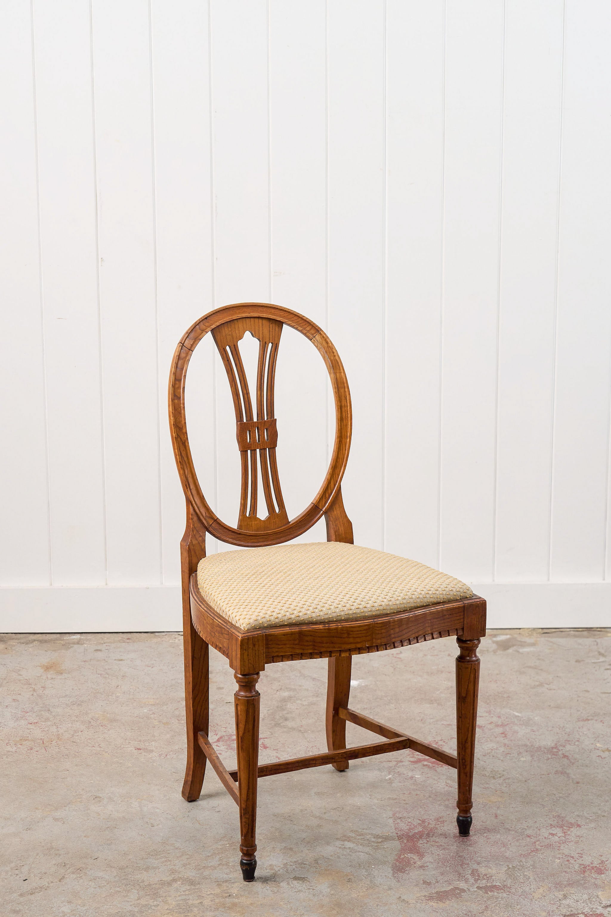 Antique Oval Back Oak Chair (SINGLE)