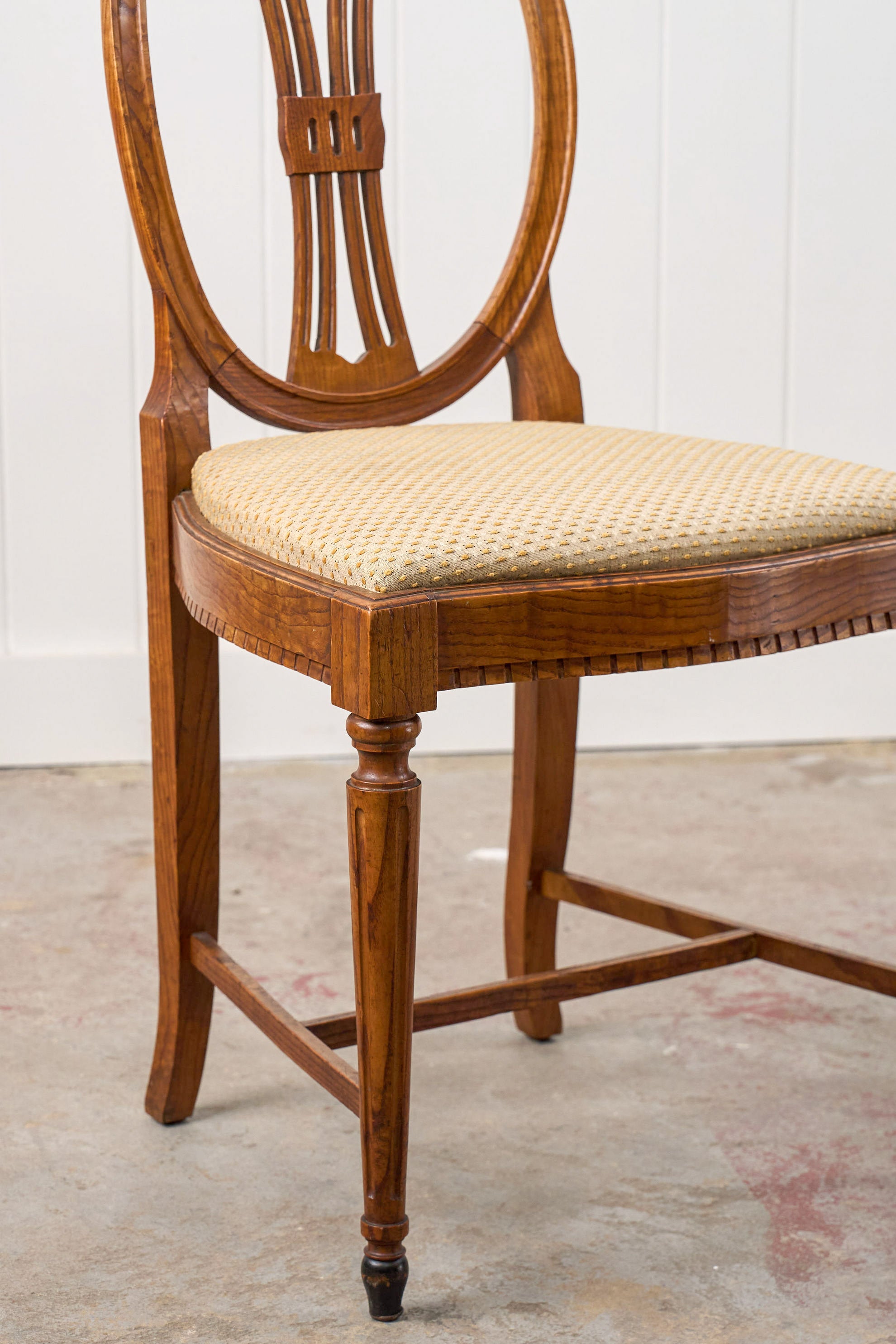Antique Oval Back Oak Chair (SINGLE)